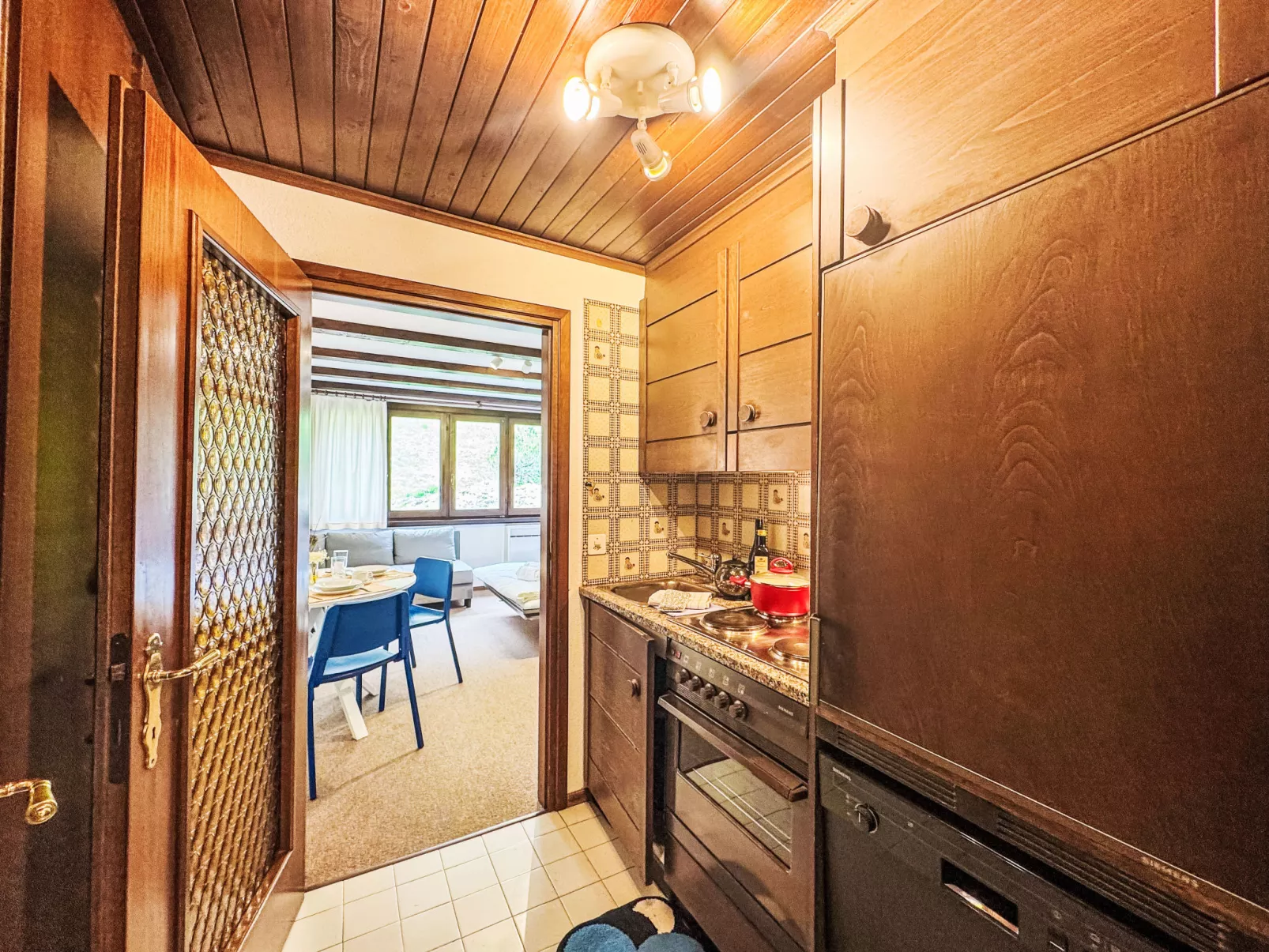 Apt. 33-1-Binnen