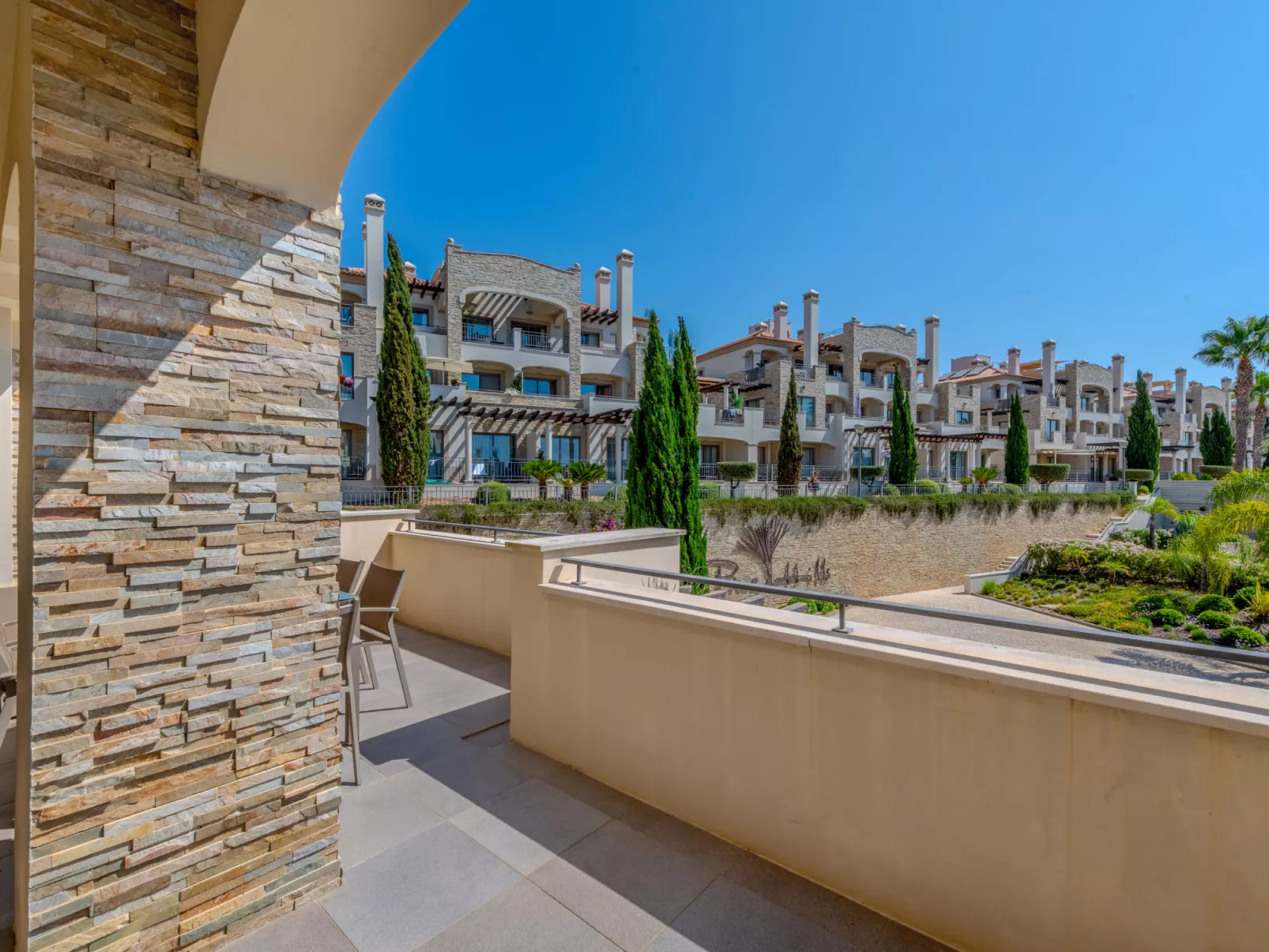 Pine Hills Reva Santuary Modern Elegance-Buiten
