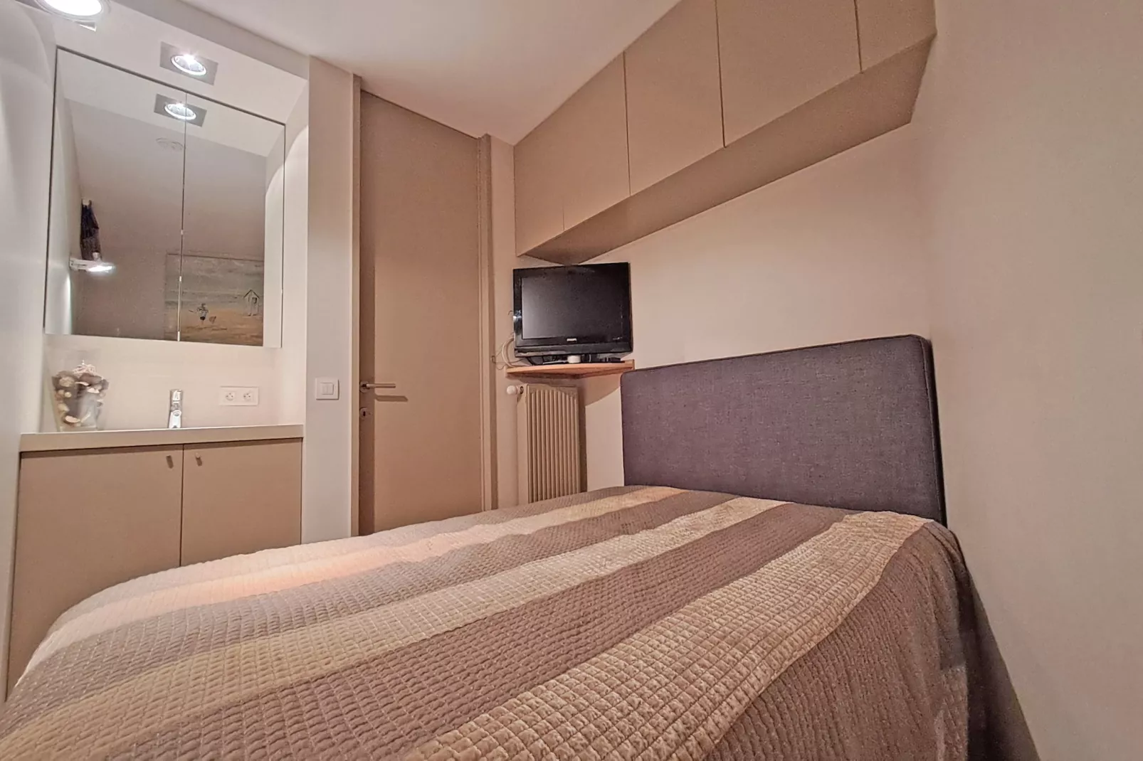 ABRI D'ANTIGON 702  Box-Slaapkamer
