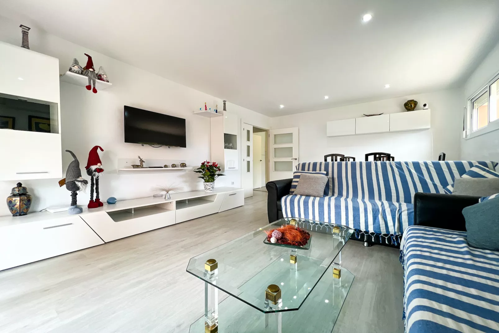 Vivalidays Lora - Santa Susanna-Woonkamer