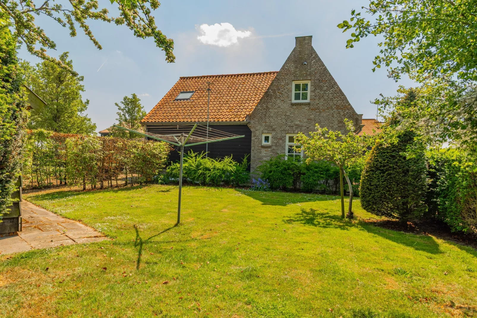Hoeve Hofwijk Vakantiehuis-Buitenkant zomer