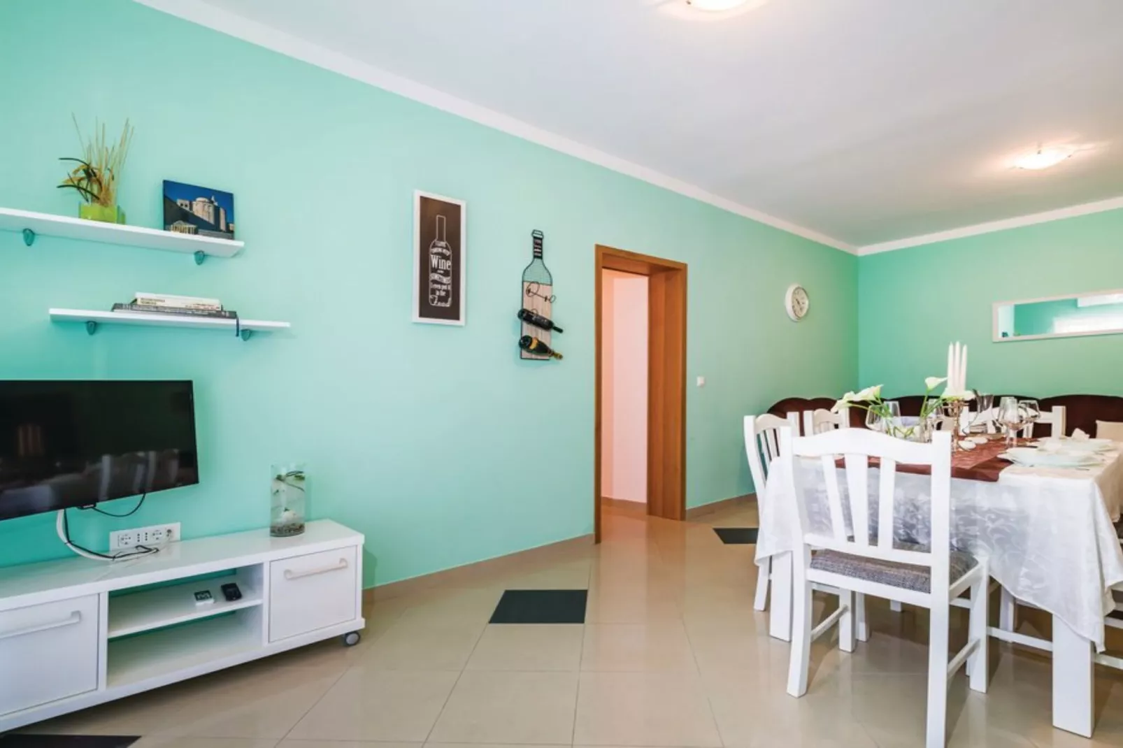 Holiday Home Villa Ksenija - Six Bedroom Holiday Home with Pool-Woonkamer