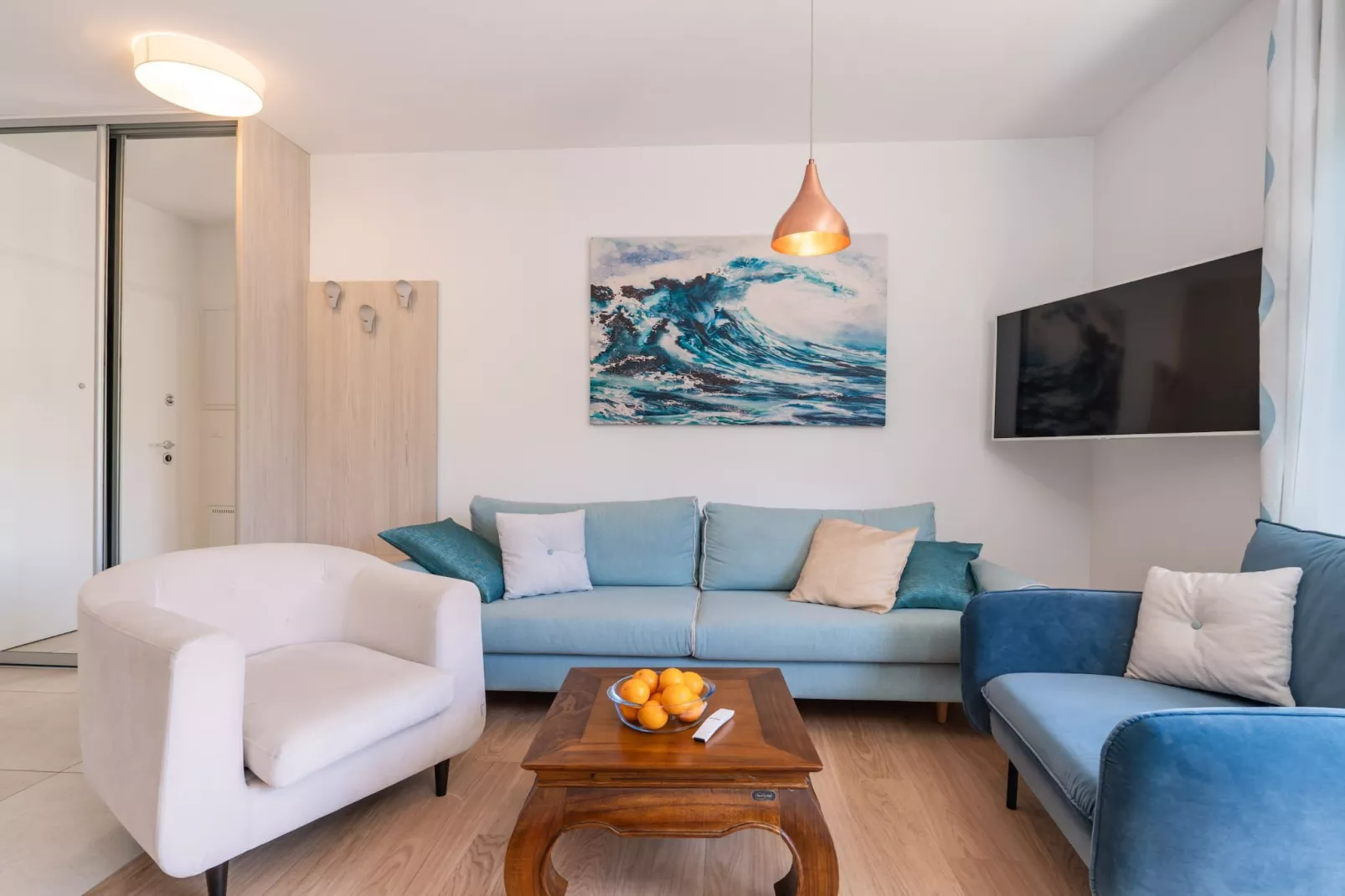 Apartment Marcus Mai - Two Bedroom Apartment with Balcony-Woonkamer