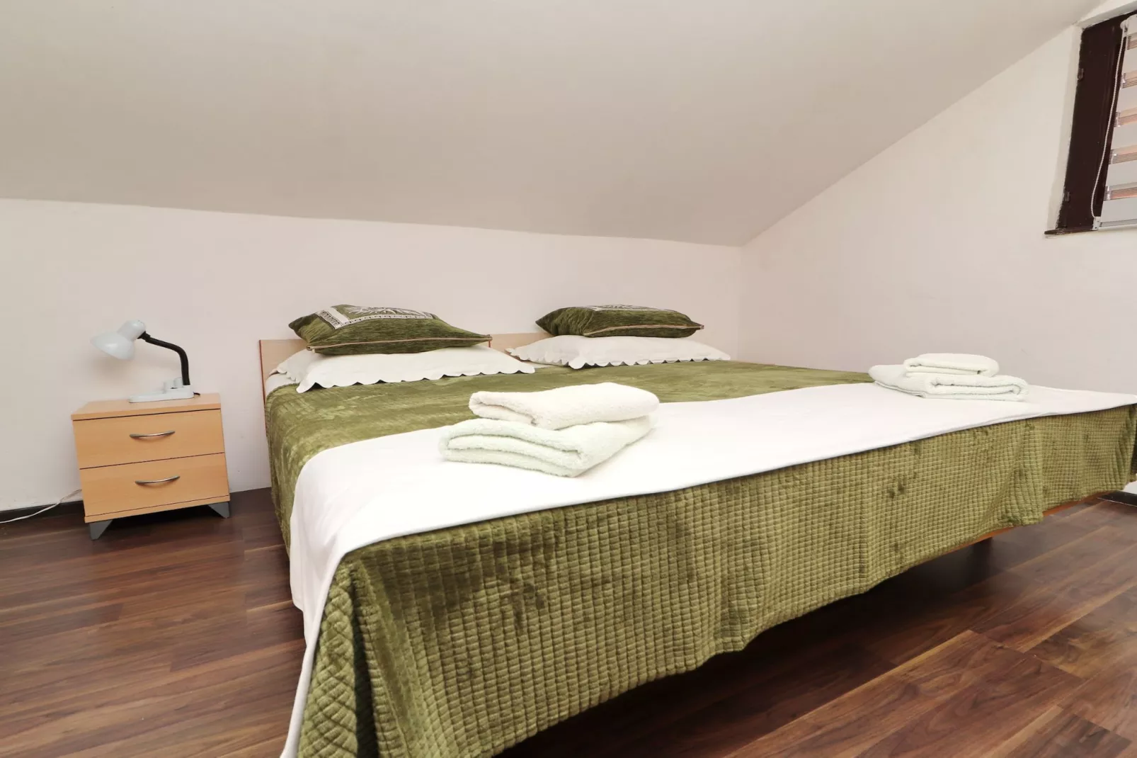 Apartments Karbuni By The Sea - One Bedroom apartment with Terrace and Sea View (A4) U REDU