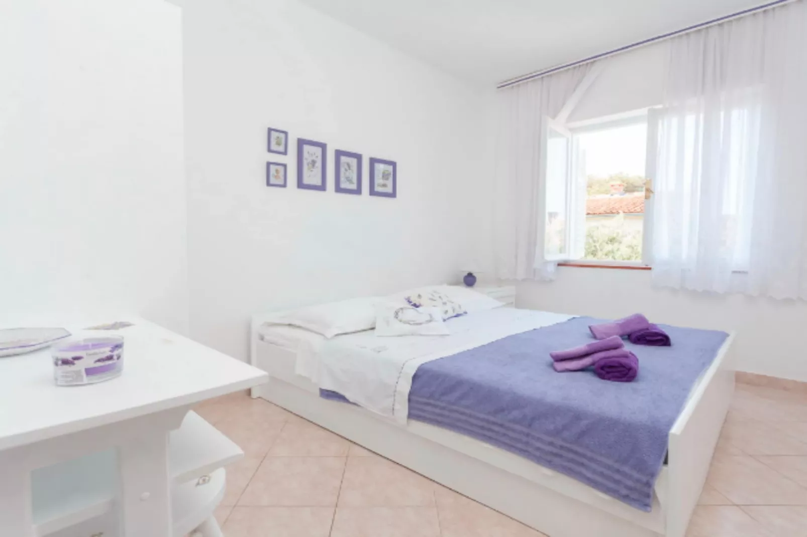 Apartments Lily - Three Bedroom Apartment with Terrace and Sea View-Slaapkamer