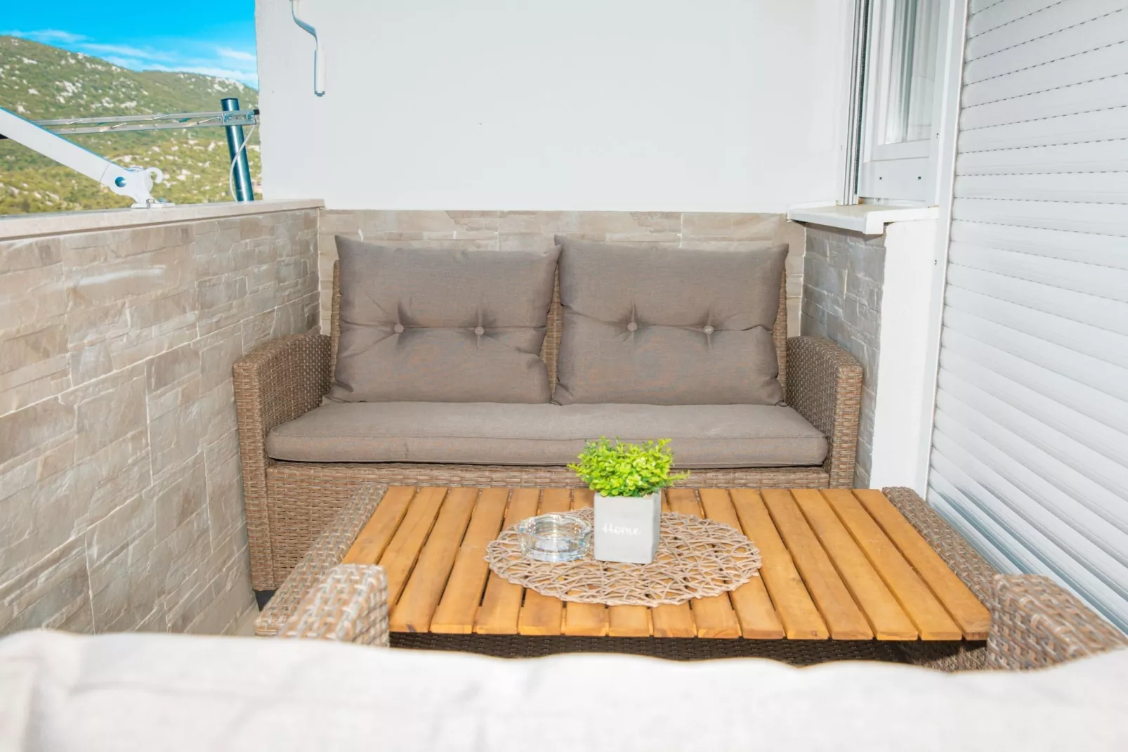 Apartment Matko - Two Bedrom Apartment with Beach View-Woonkamer