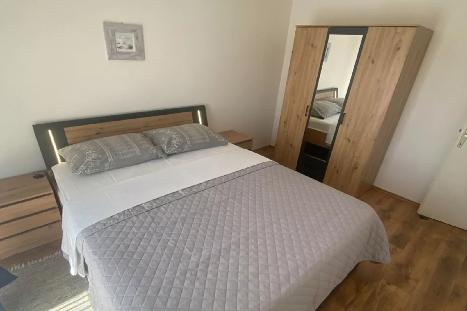 Apartments Danijela & Vlado - One Bedroom Apartment with Balcony and  Garden View-Slaapkamer