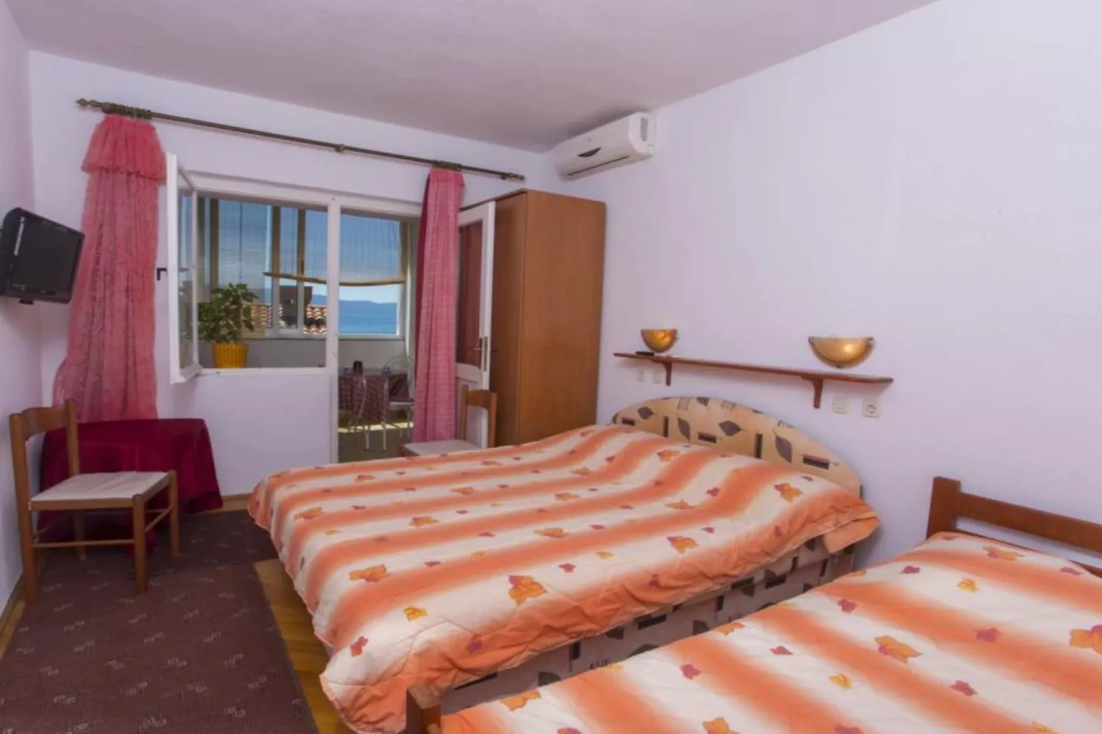 Triple Room with Private Balcony (A3)-Slaapkamer