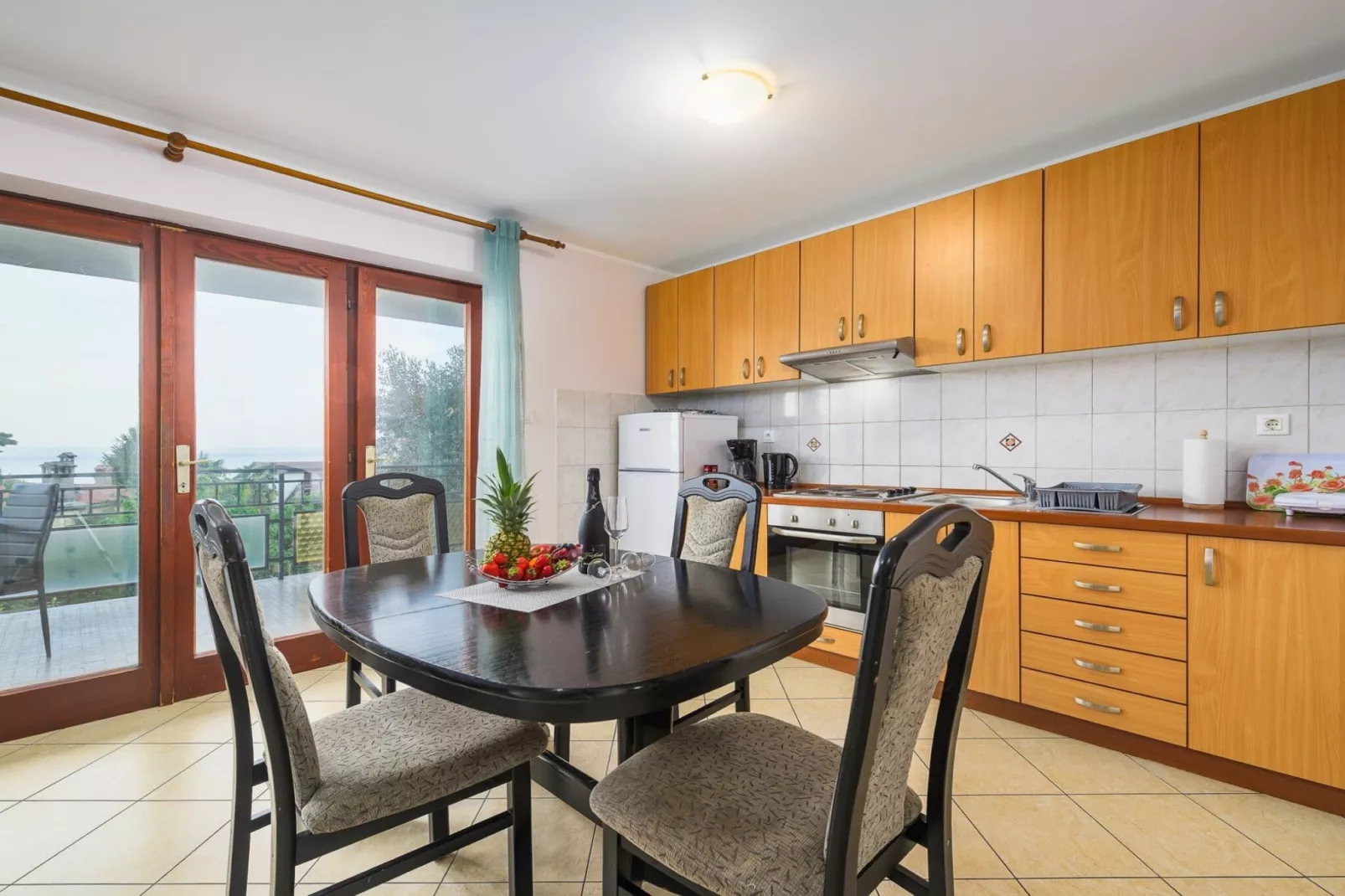 Charming Lovran Apartments with Wonderful Sea View - Two Bedroom Apartment-Eetkamer