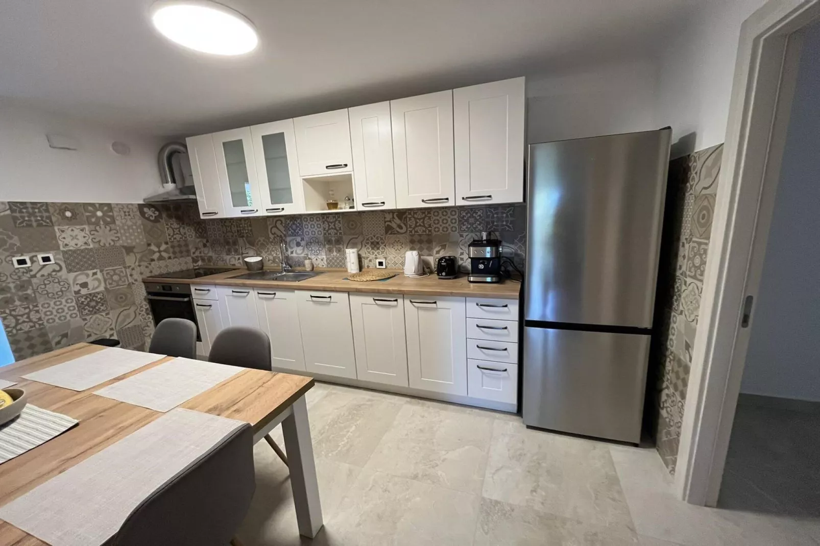 Elegant Lovran Apartment with Garden - Two Bedroom Apartment-Keuken