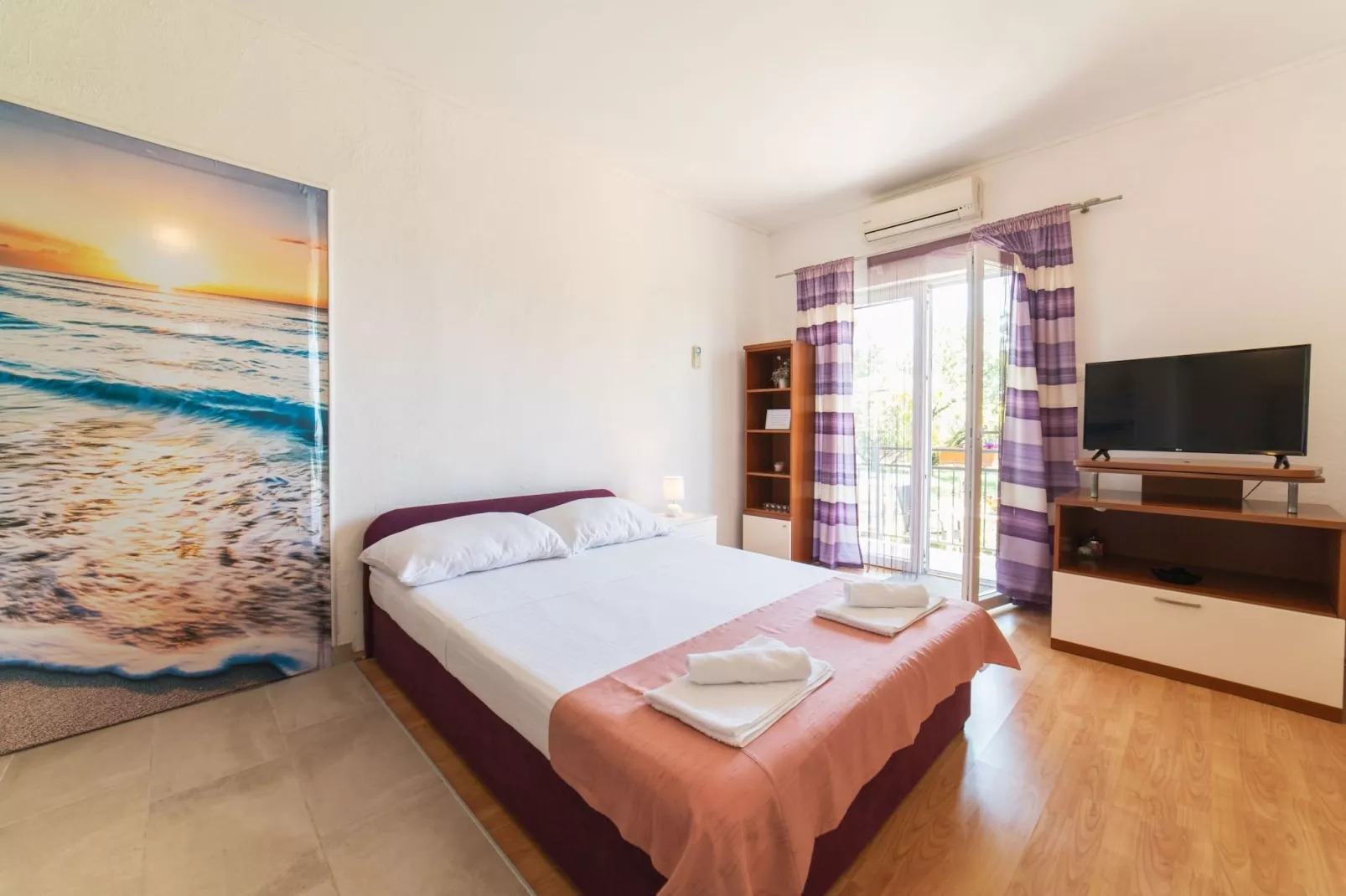 Tranquil and Stylish Apartment Kastel Novi - Studio Apartment with Garden-Slaapkamer