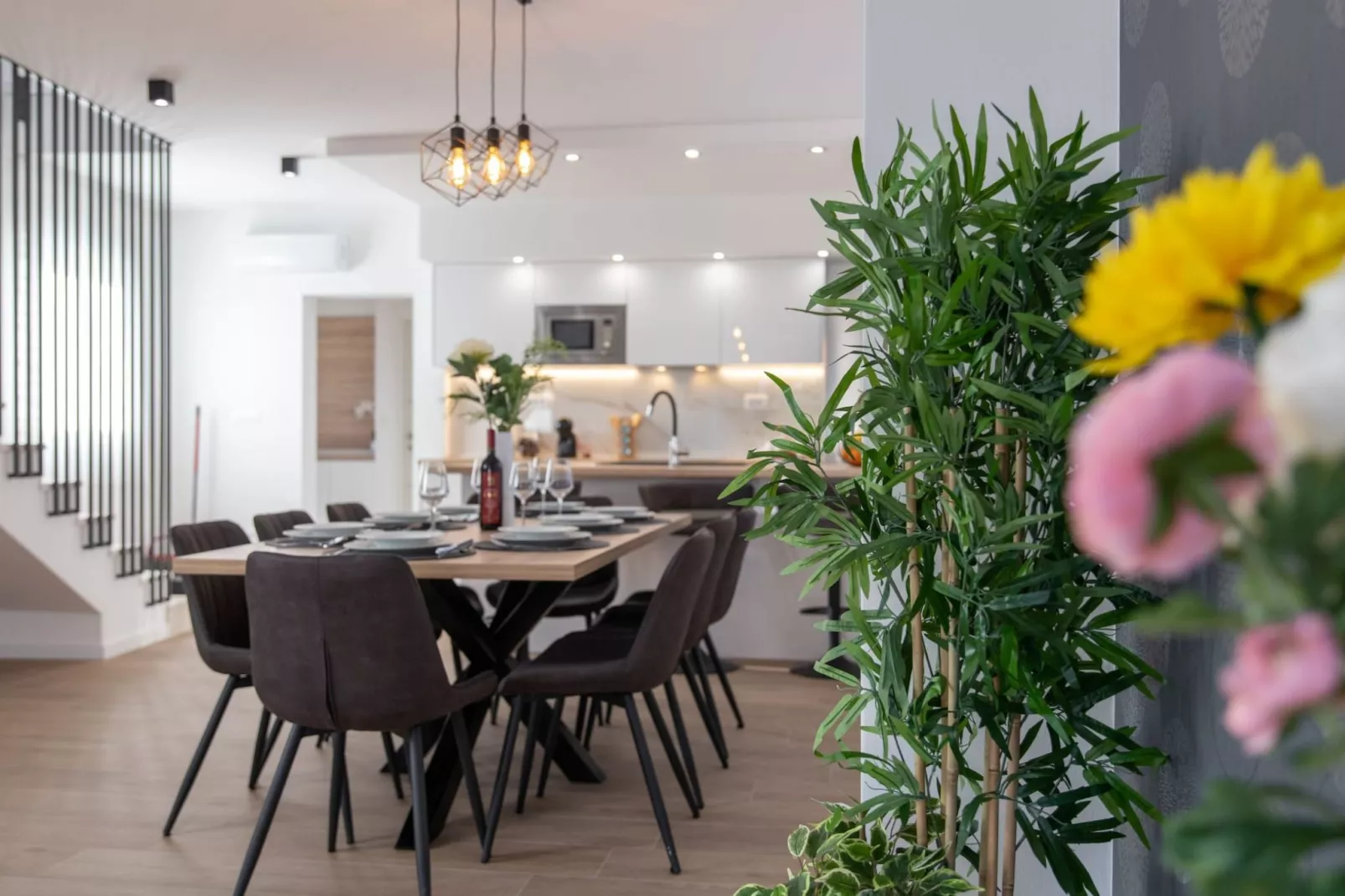 Luxury Kastela Villa with Heated Pool and Lounge Area - Four Bedroom Villa-Eetkamer