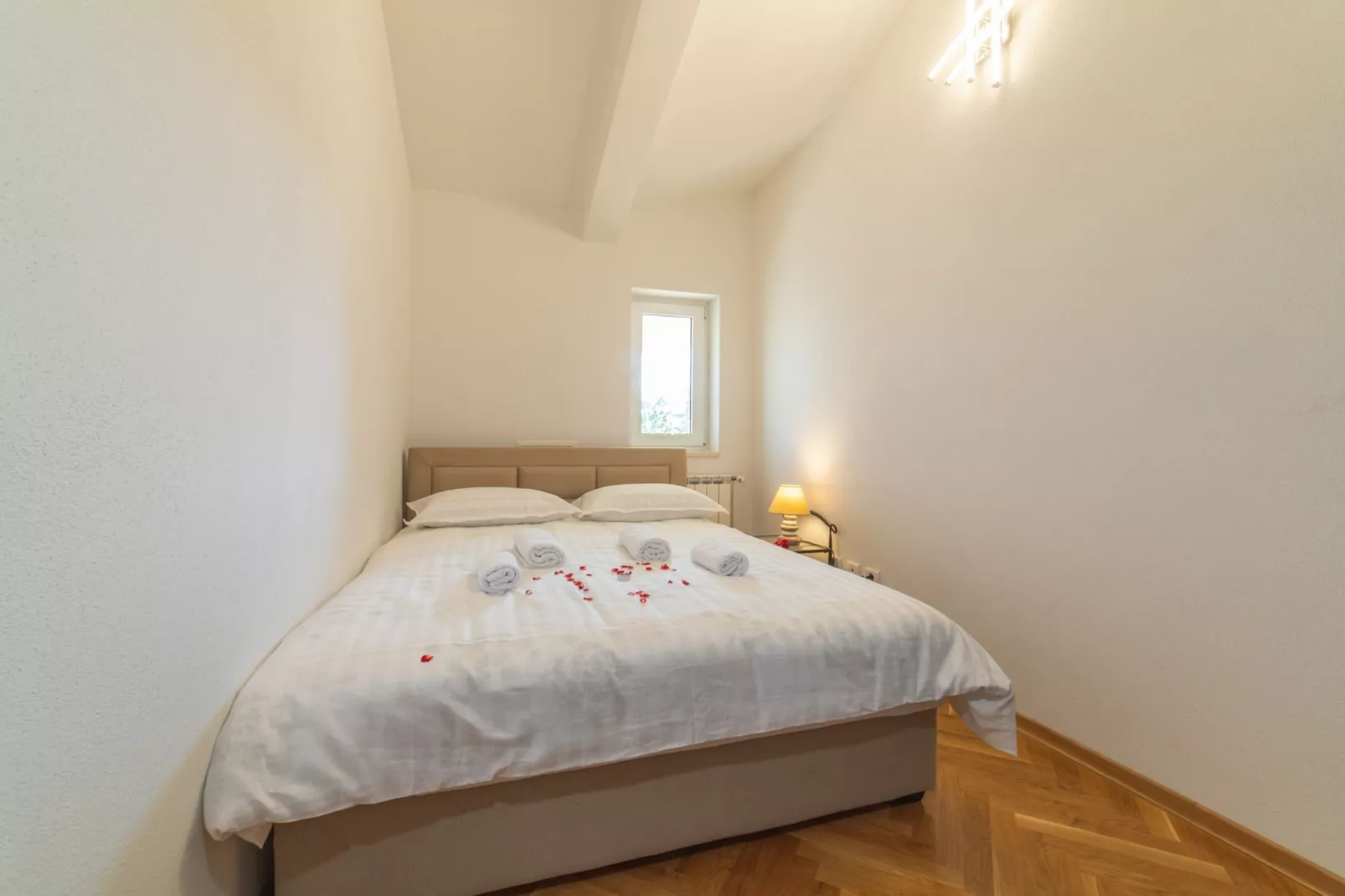 Idyllic Getaway Lovrec Villa with Pool - Five Bedroom Villa with Pool-Slaapkamer