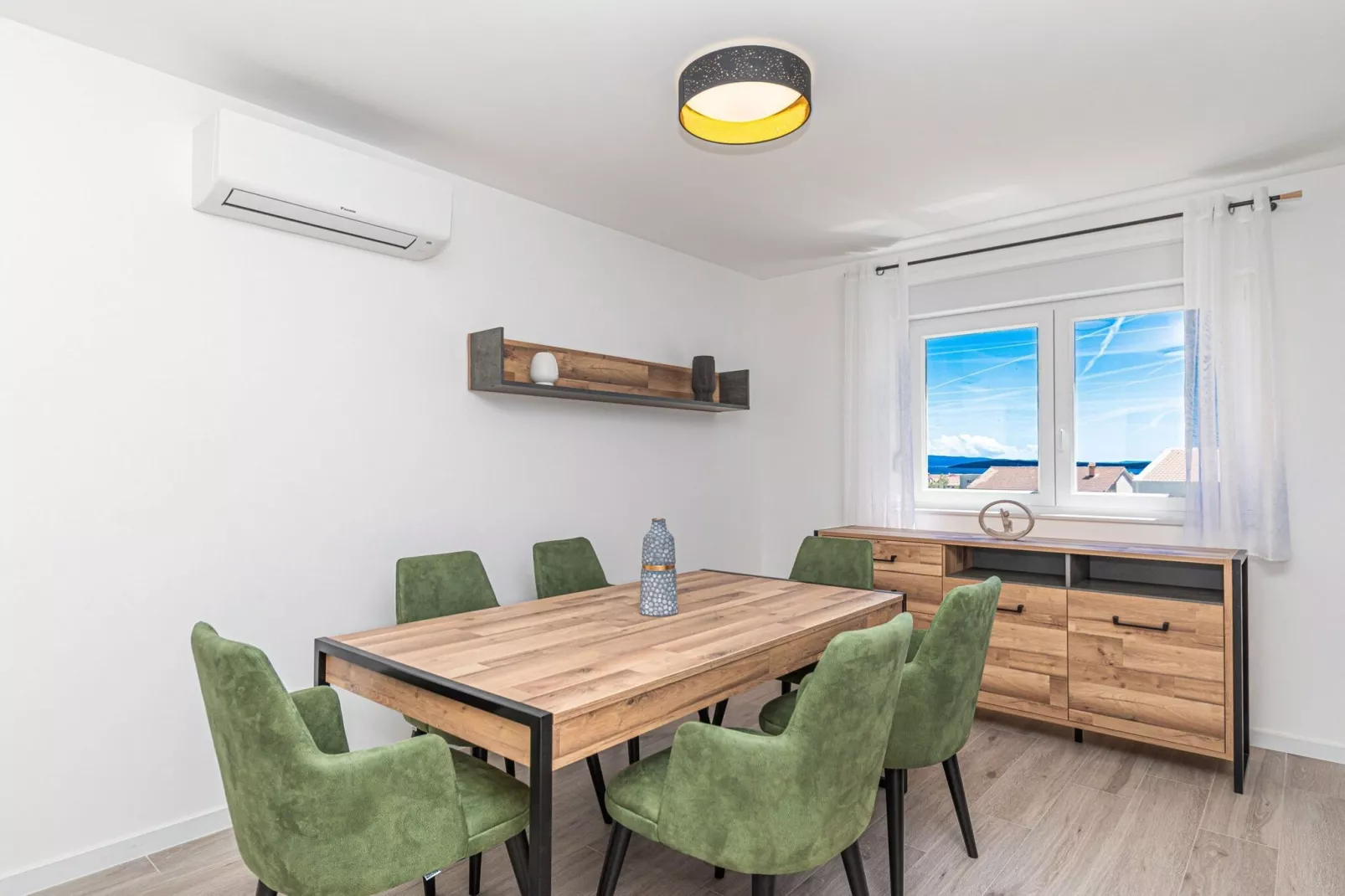 Elegant Kastel Novi Apartment with Sea View Balcony - Two Bedroom Apartment with Sea View and Balcony-Eetkamer