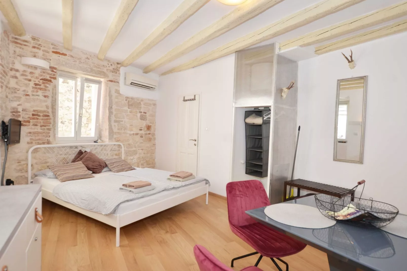 Modern and Cozy Rovinj Old Town Apartments - Classic Studio Apartment (owner Lavanda)-Slaapkamer