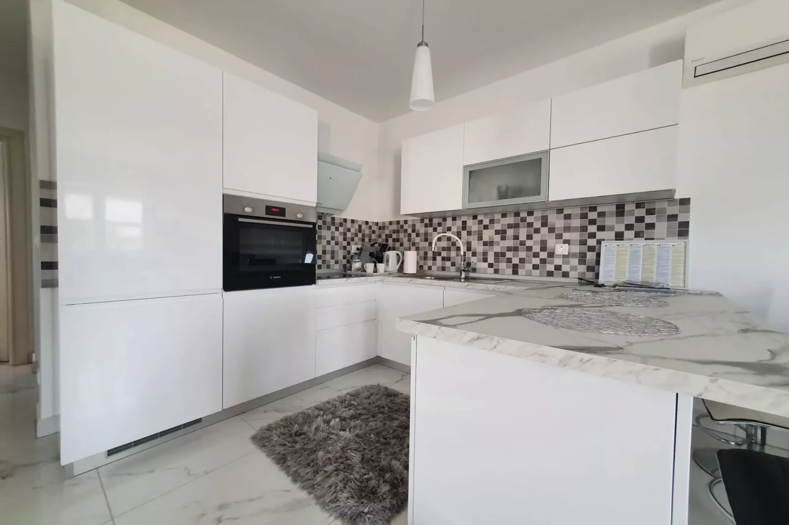 Kastel Novi Elegant and Stylish Apartment with Terrace and Patio - Two Bedroom Apartment with Terrace-Keuken