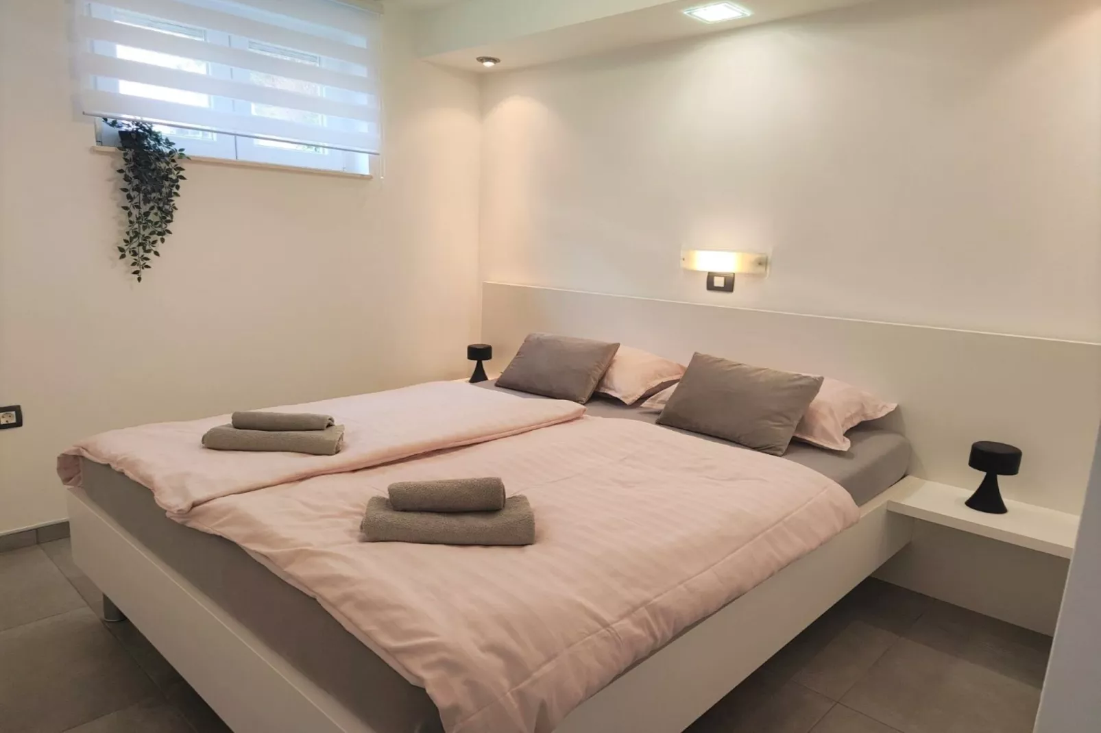 Modern Crikvenica Apartments with Sea View - One Bedroom Apartment with Terrace-Slaapkamer