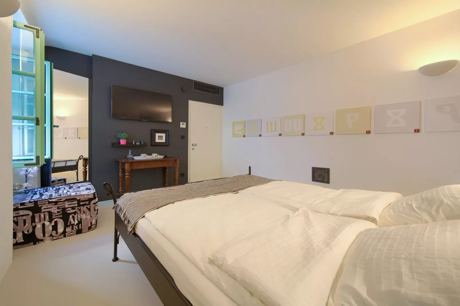 Vibrant and Elegant Downtown Krk Apartments - Classic Studio Apartment (owner 2)-Slaapkamer