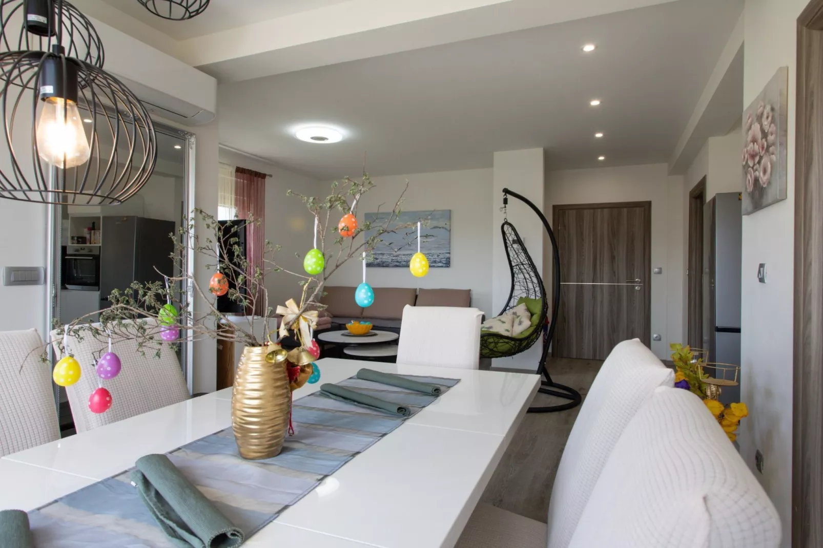 Trendy and Chic Apartment with Terrace and Private Garden - One Bedroom Apartment-Eetkamer