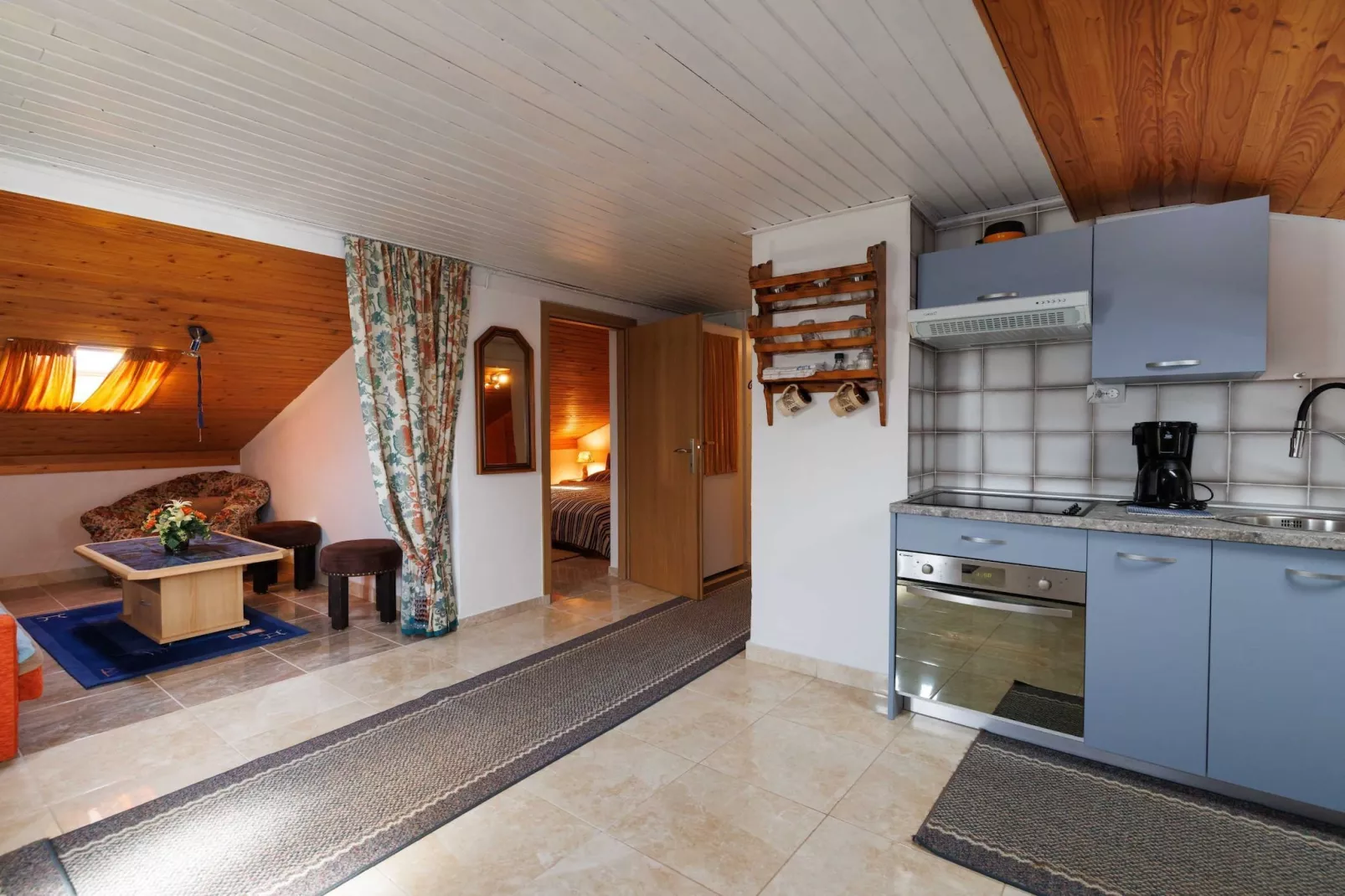 Classic and Trendy Apartment with Terrace - Two Bedroom Apartment with Terrace-Keuken