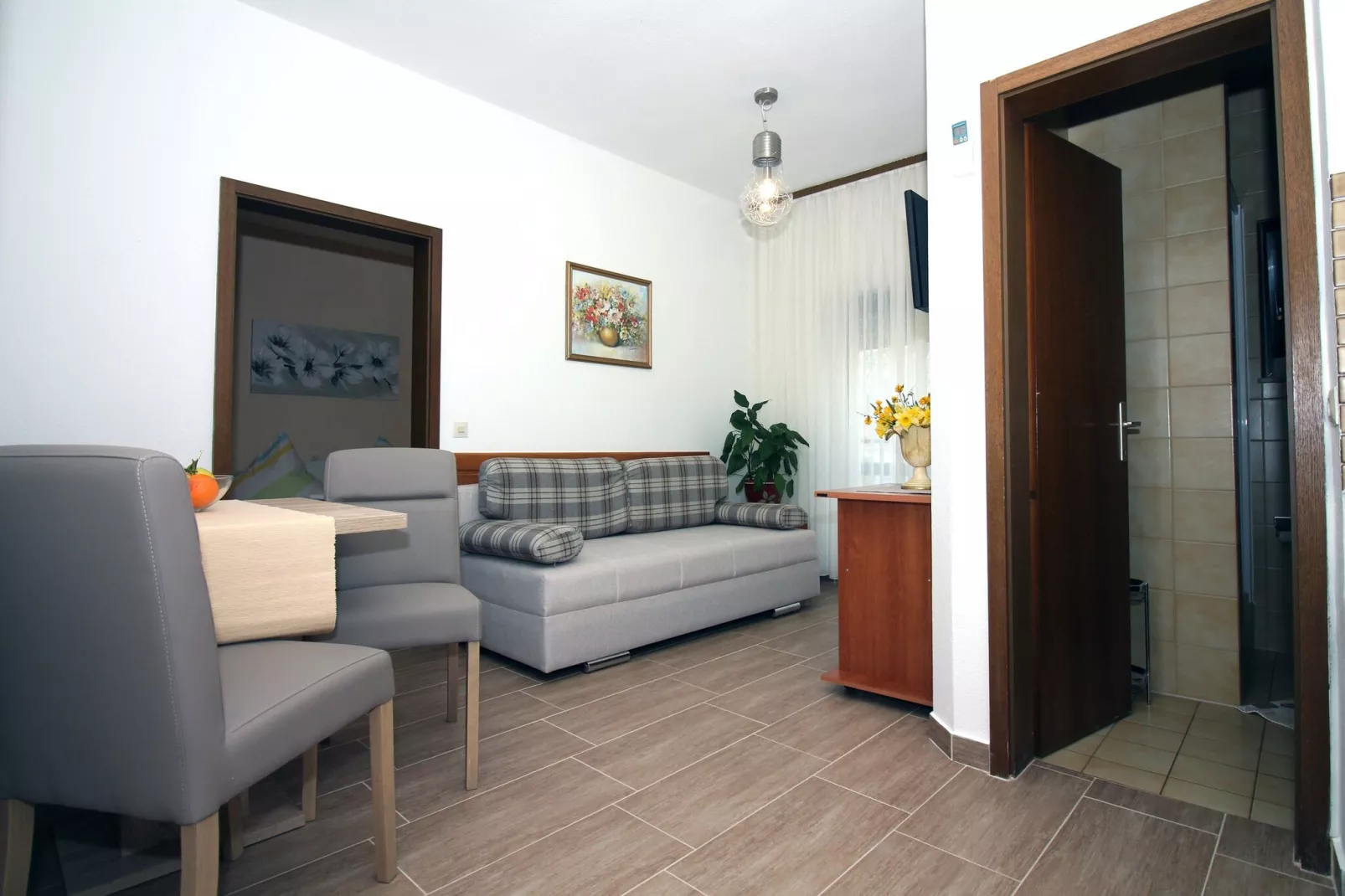Zadar Coastal Haven - One Bedroom Apartment Ground Floor-Woonkamer