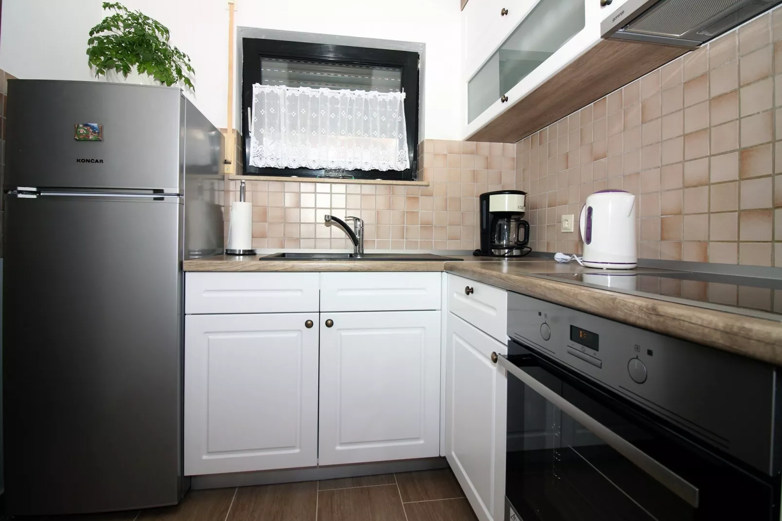Zadar Coastal Haven - Two Bedroom Apartment With Balcony-Keuken