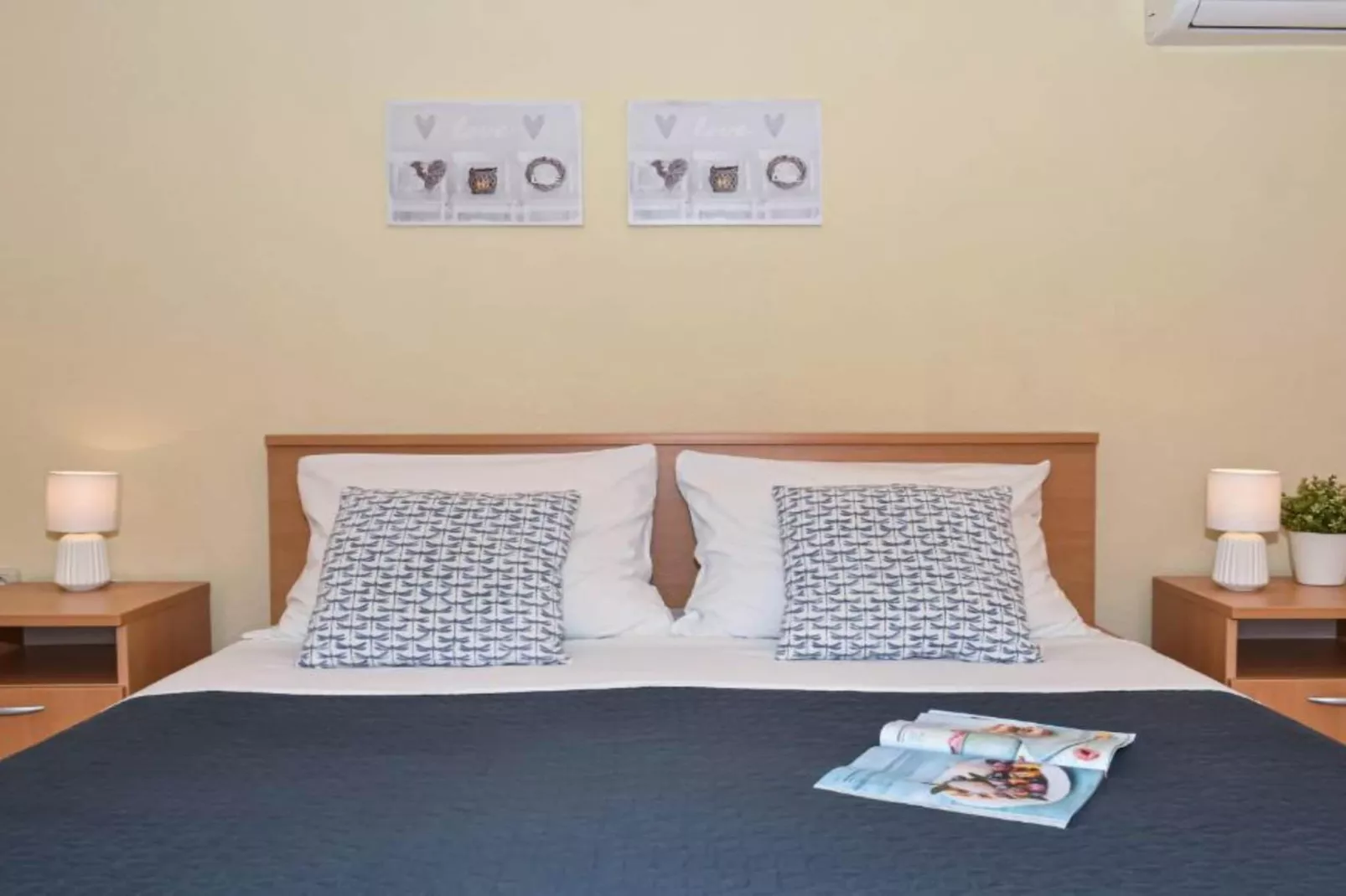 Apartments Nina - One Bedroom Apartment with Balcony A2-Slaapkamer