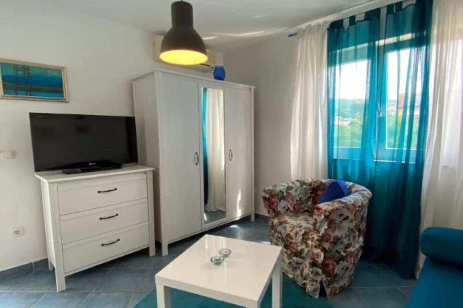 Apartments Lara Rab - One Bedroom Apartment with  Balcony-Woonkamer