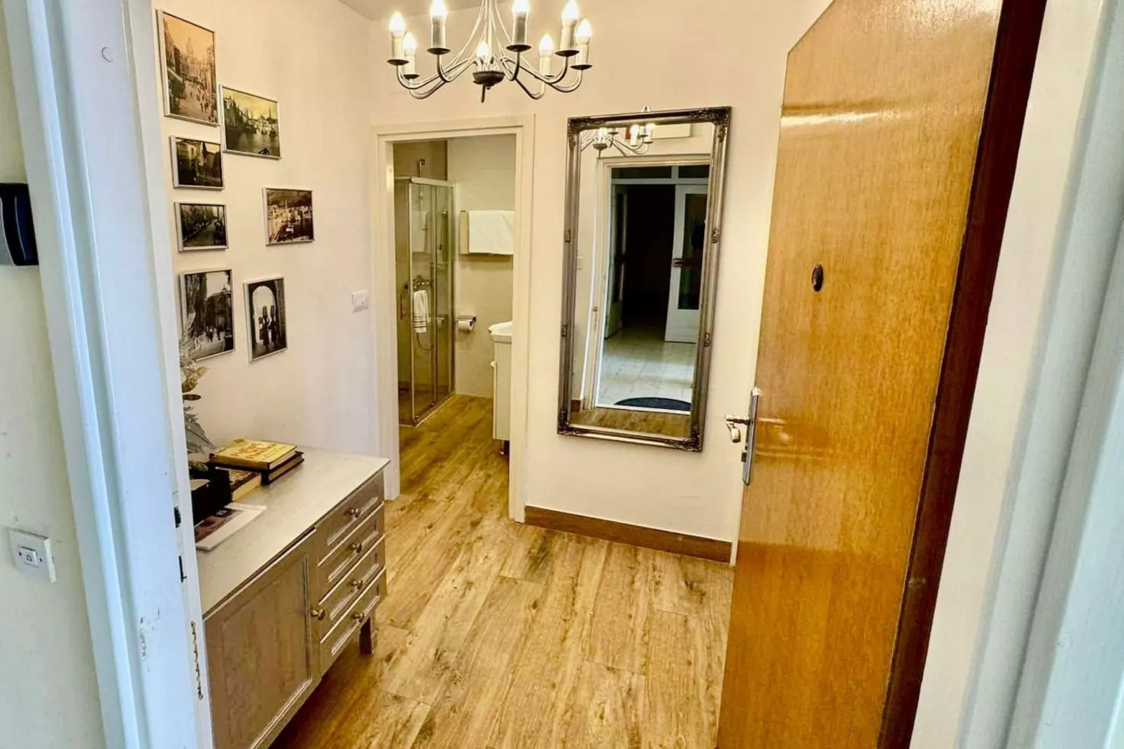 Charming Apartment with Terrace and Old Town View - One Bedroom Apartment with Terrace-Slaapkamer