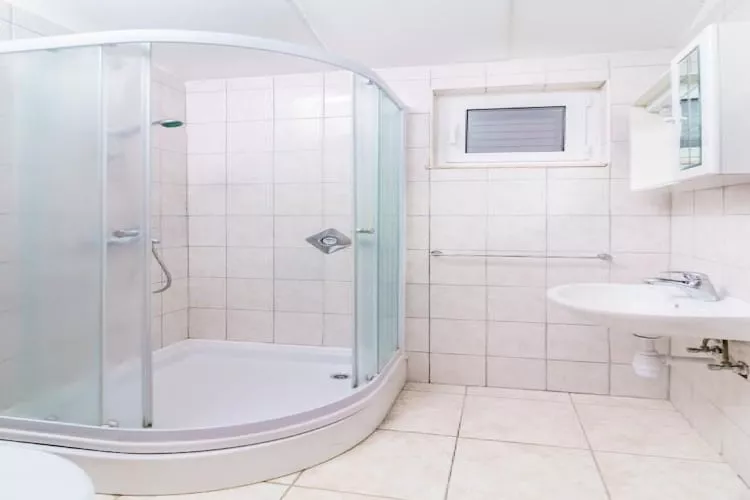 Lumbarda Resort Apartments - Standard One-Bedroom Apartment  A4-Badkamer