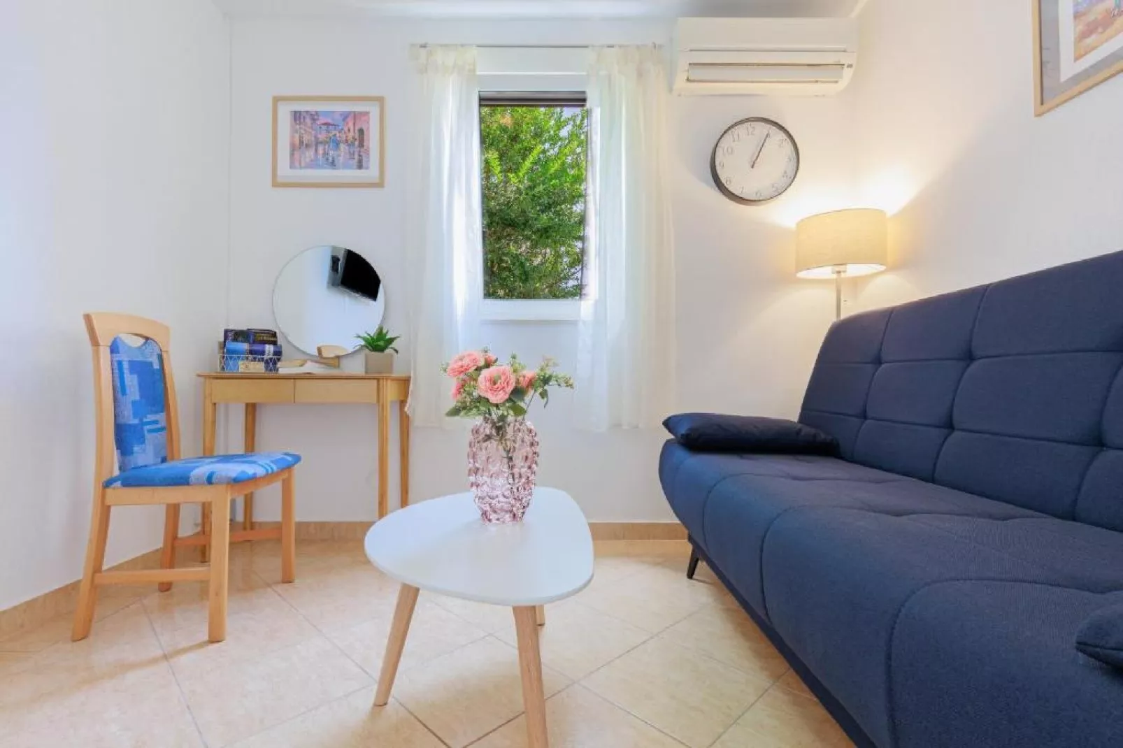 Lumbarda Resort Apartments - Comfort One Bedroom Apartment E5-Woonkamer