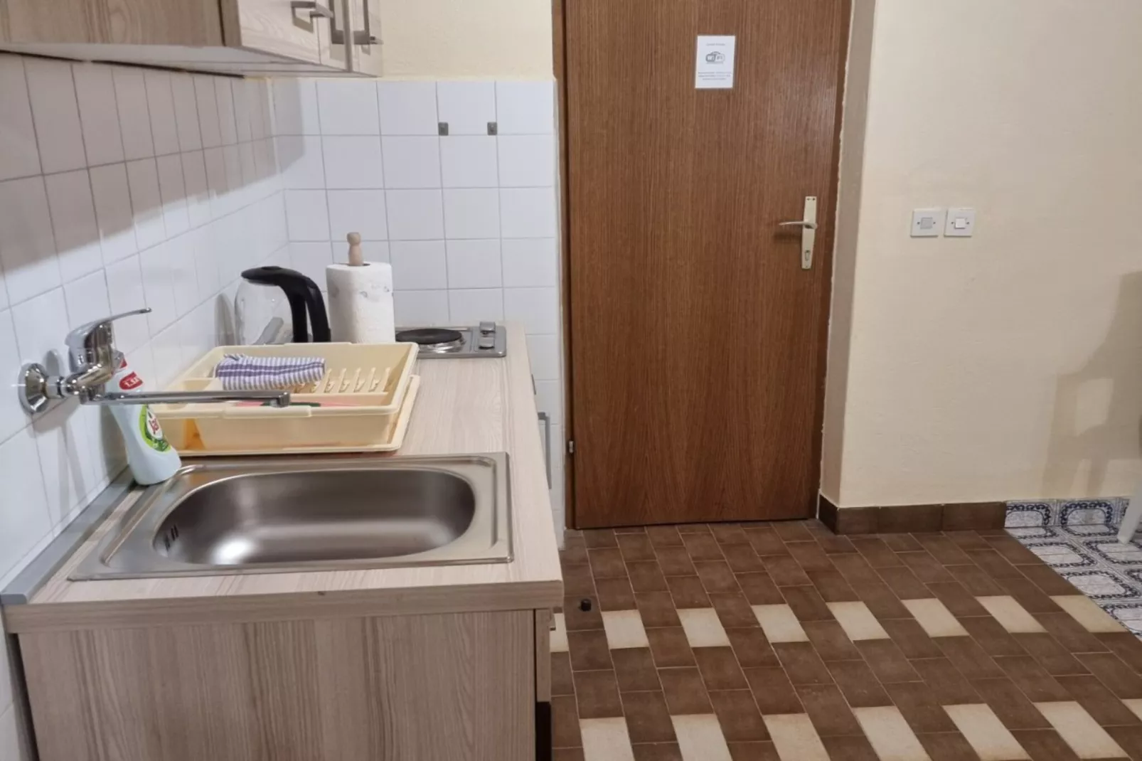 Apartments Željka - Studio Apartment with Terrace and a sea view (1)-Keuken