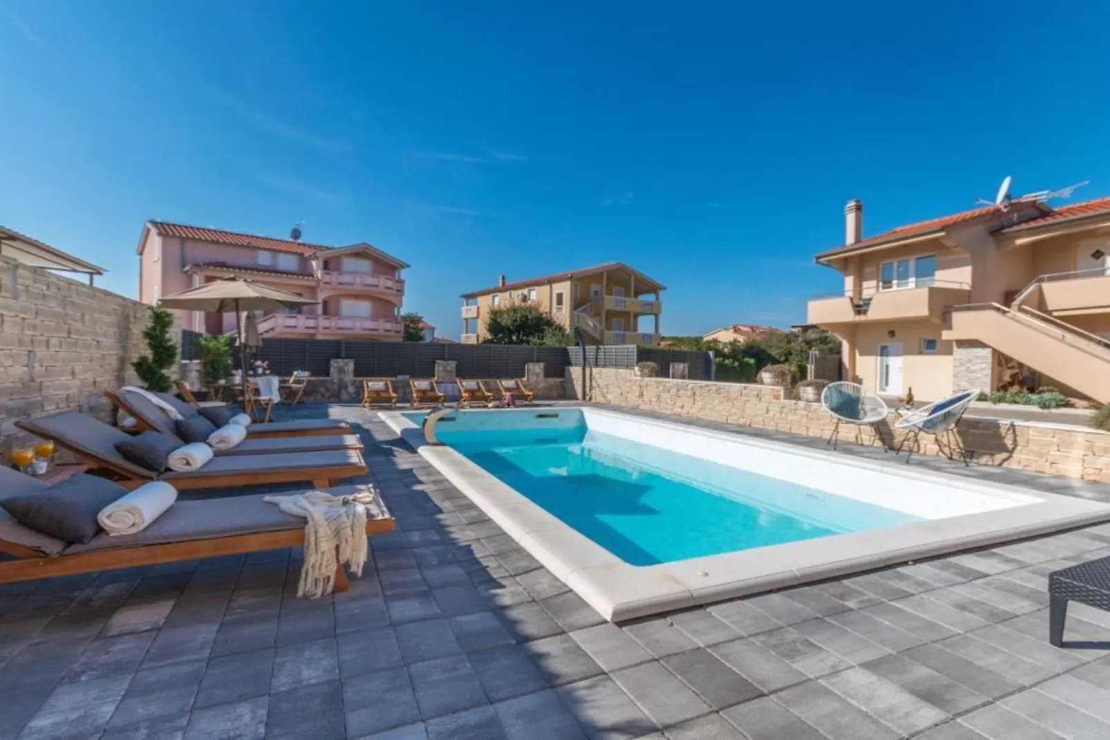 Villa Julia - Two Bedroom Apartment 1-Zwembad
