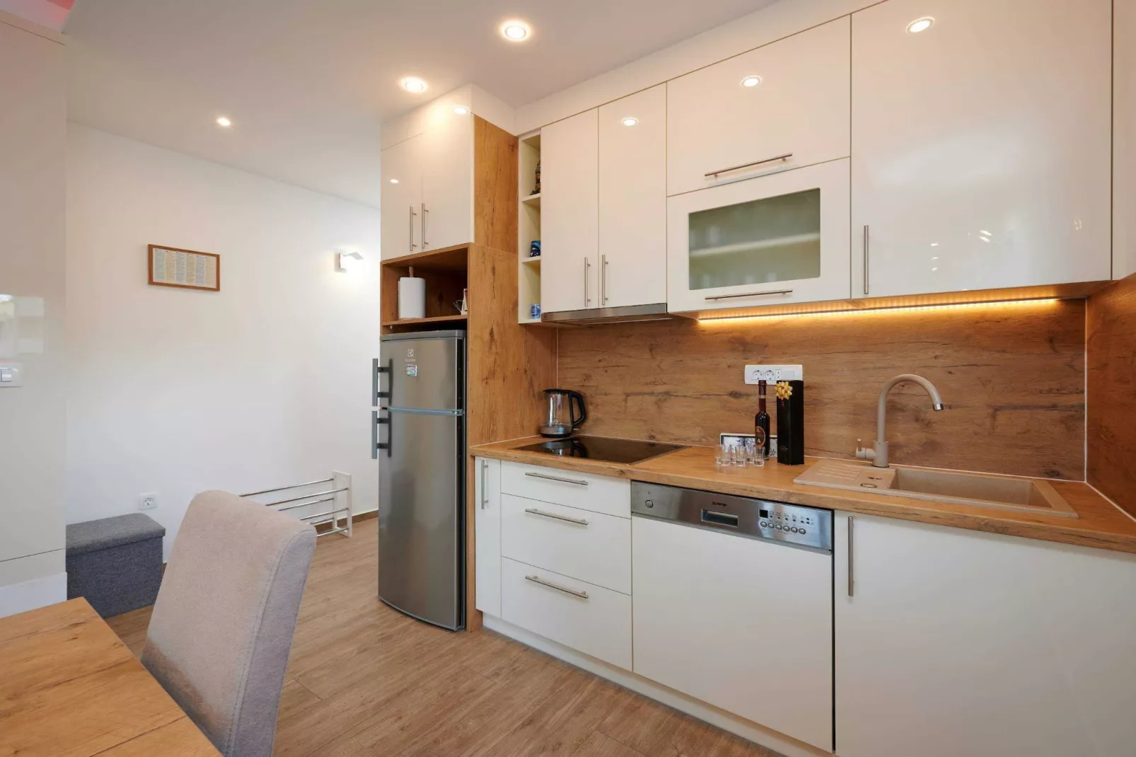 Exclusive Okrug Gornji Apartment with Shared Pool - Two bedroom Apartment with Shared Pool-Keuken