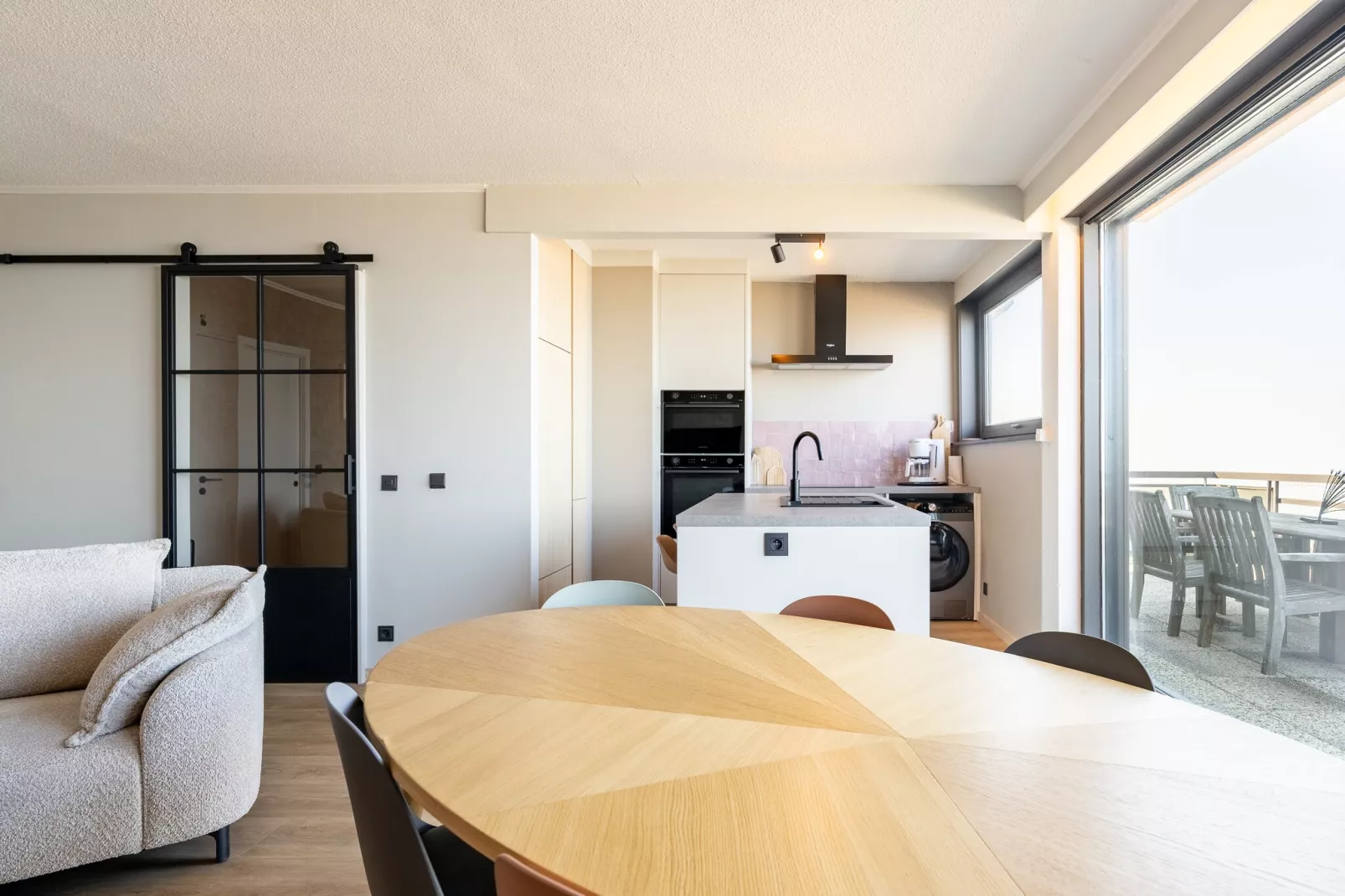 MALIBU BEACH III 11A-Eetkamer