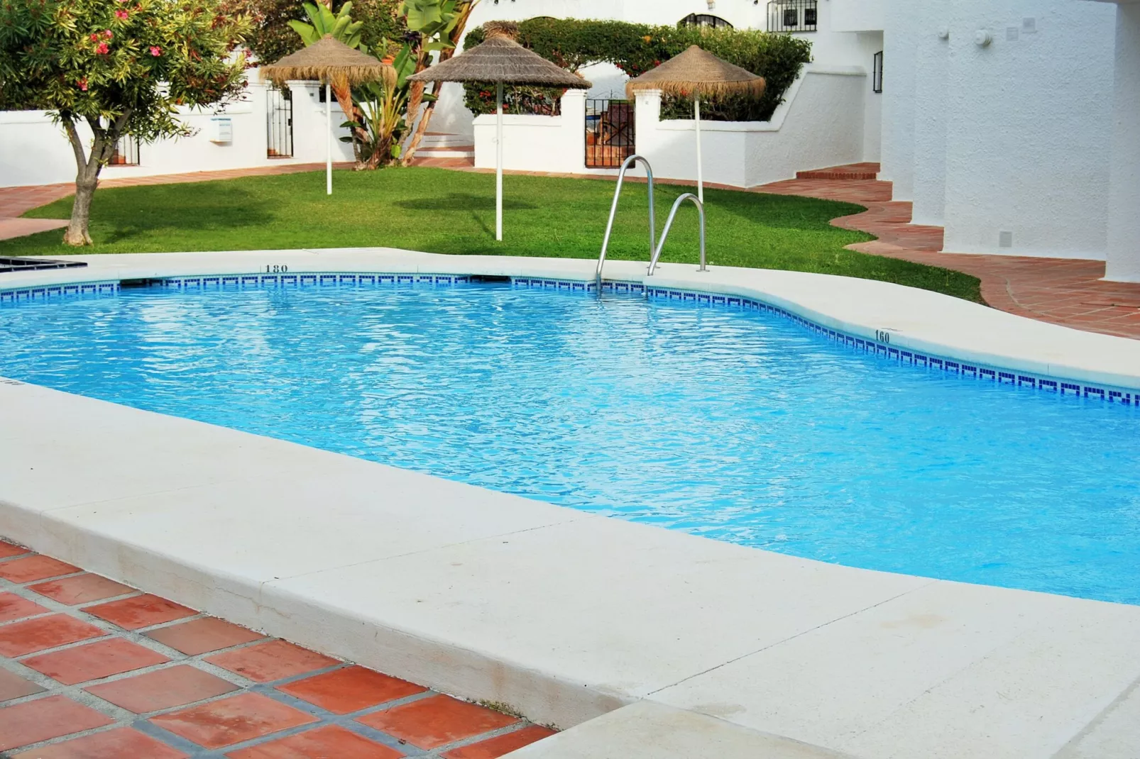 Los Pinos 29 Villas by Casasol-Zwembad