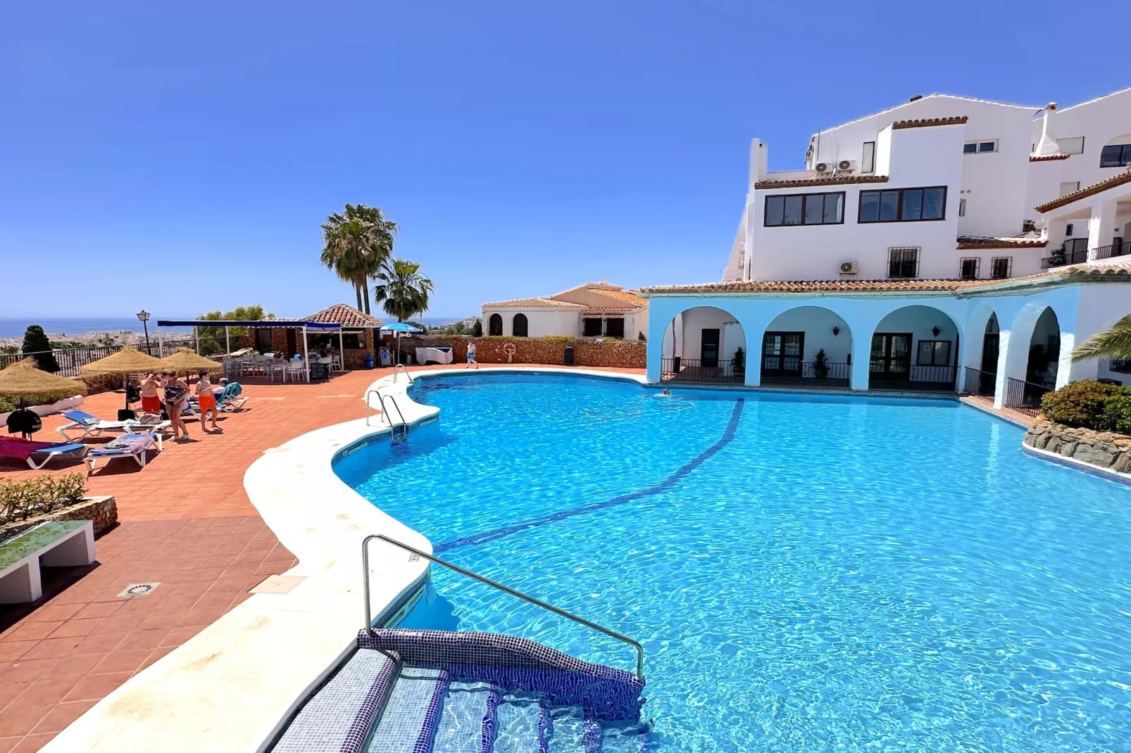 Los Naranjos 18B Capistrano Village by Casasol-Buitenkant zomer