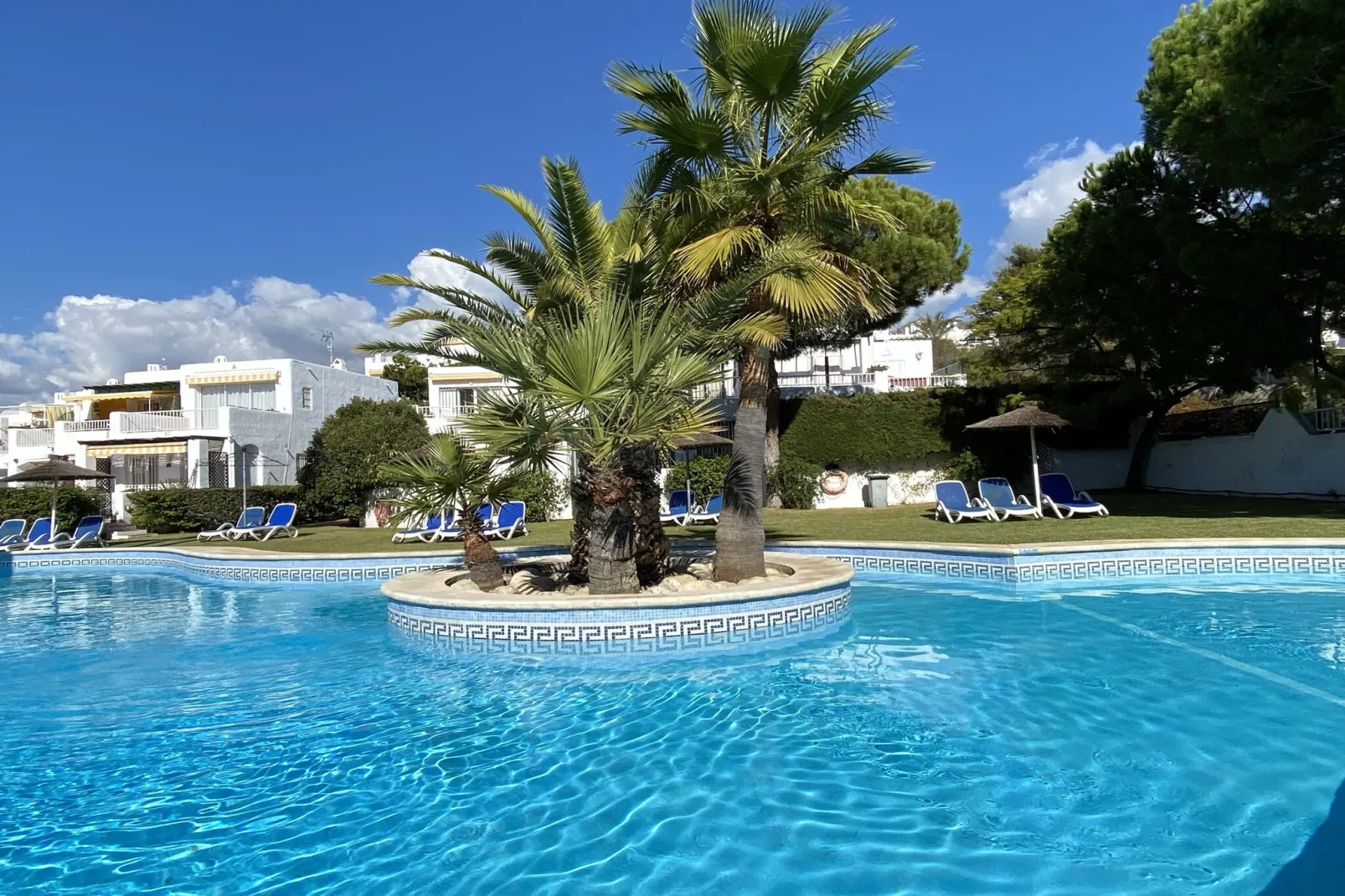 Paraiso Blanco 16A Apartments by Casasol-Zwembad