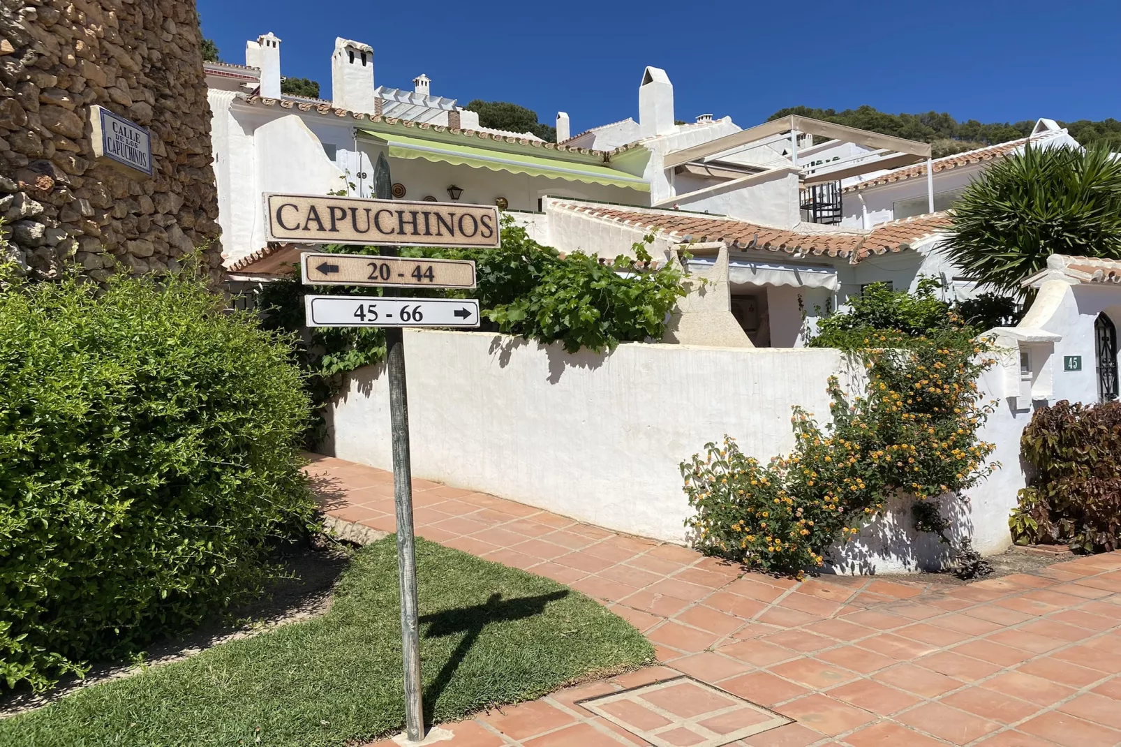 Capuchinos 56 San Juan Capistrano by Casasol-Buitenkant zomer