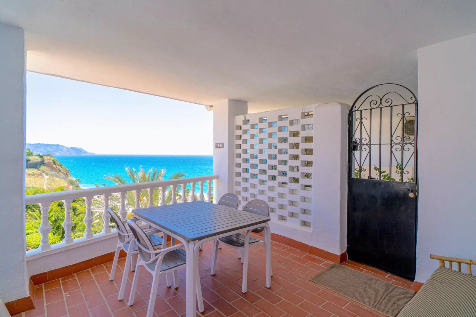 Capistrano Playa 201 by Casasol-Terras