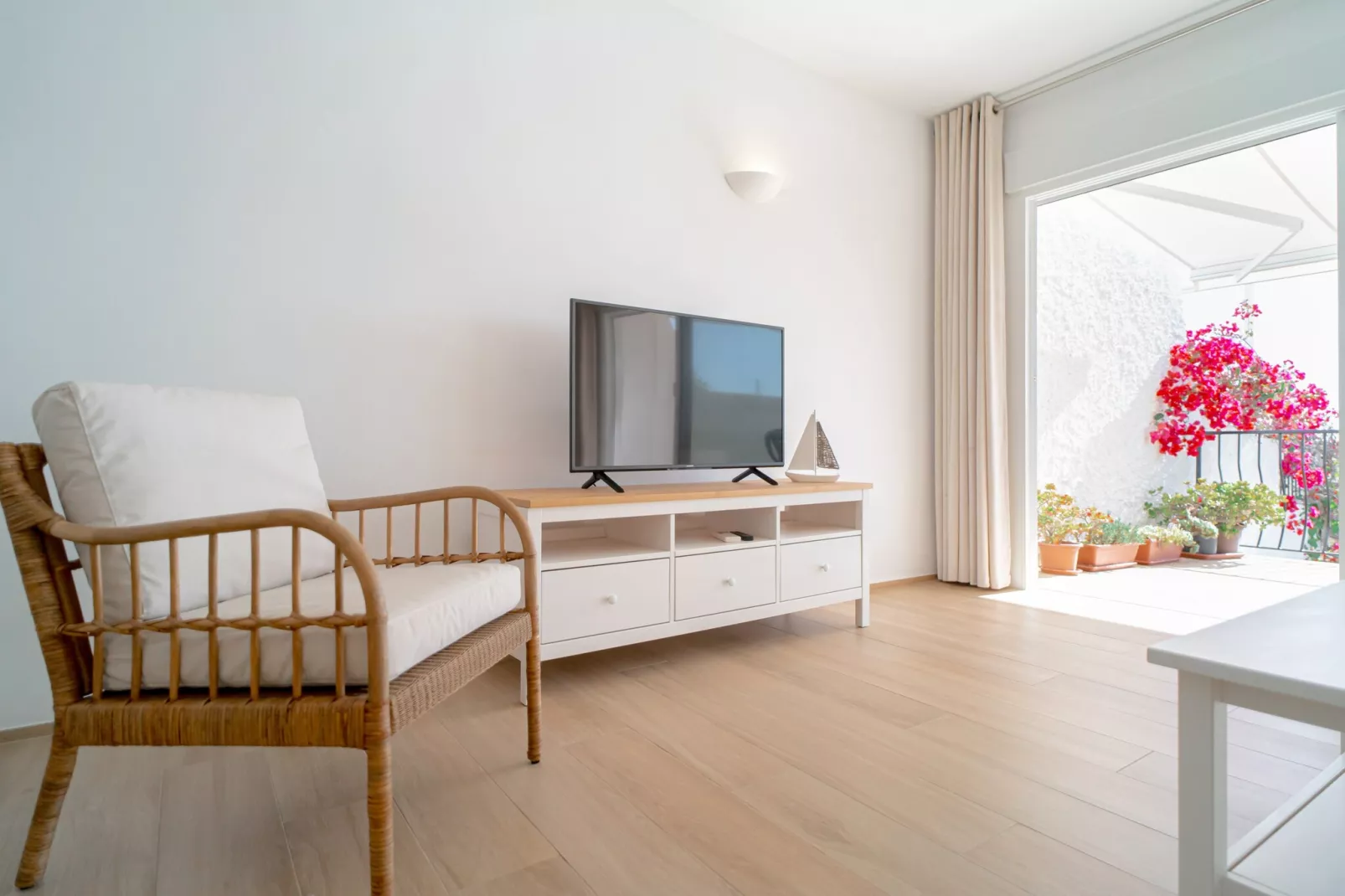 Via Romana Vistamar by Casasol-Woonkamer