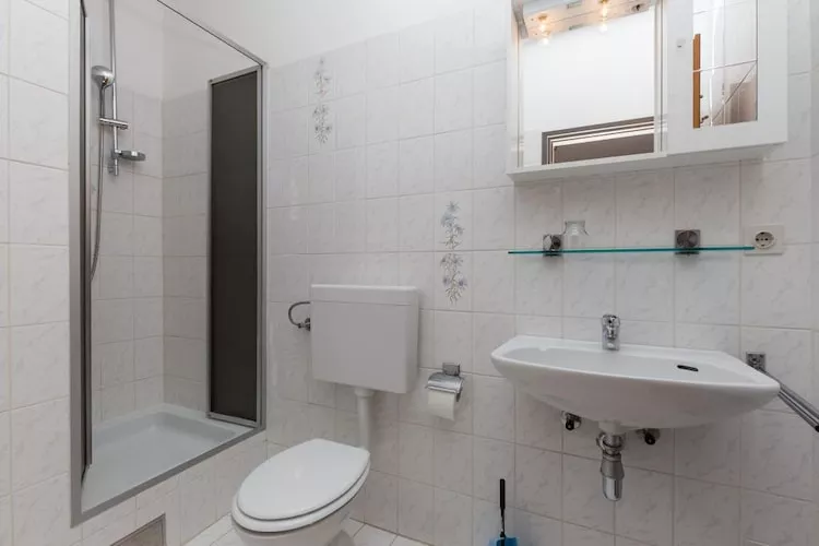 Rooms Villa Bašica - Standard Double Room with Forest View (Soba 5)-Badkamer