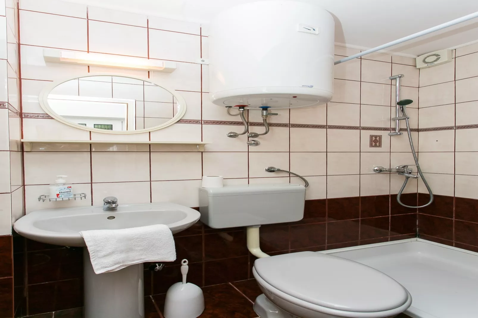 Apartments Anelić- One Bedroom Apartment with Terrace and Sea View A3-Badkamer