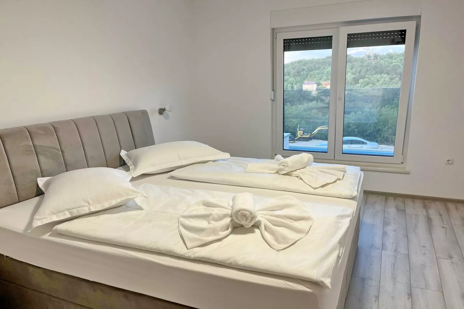 Villa Zuzul - Four Bedroom Villa with Swimming Pool-Slaapkamer