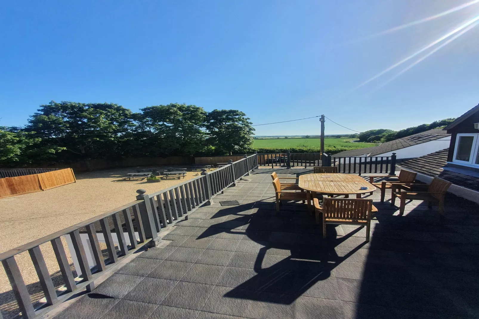 Hawk house  Double Room-Buitenkant zomer