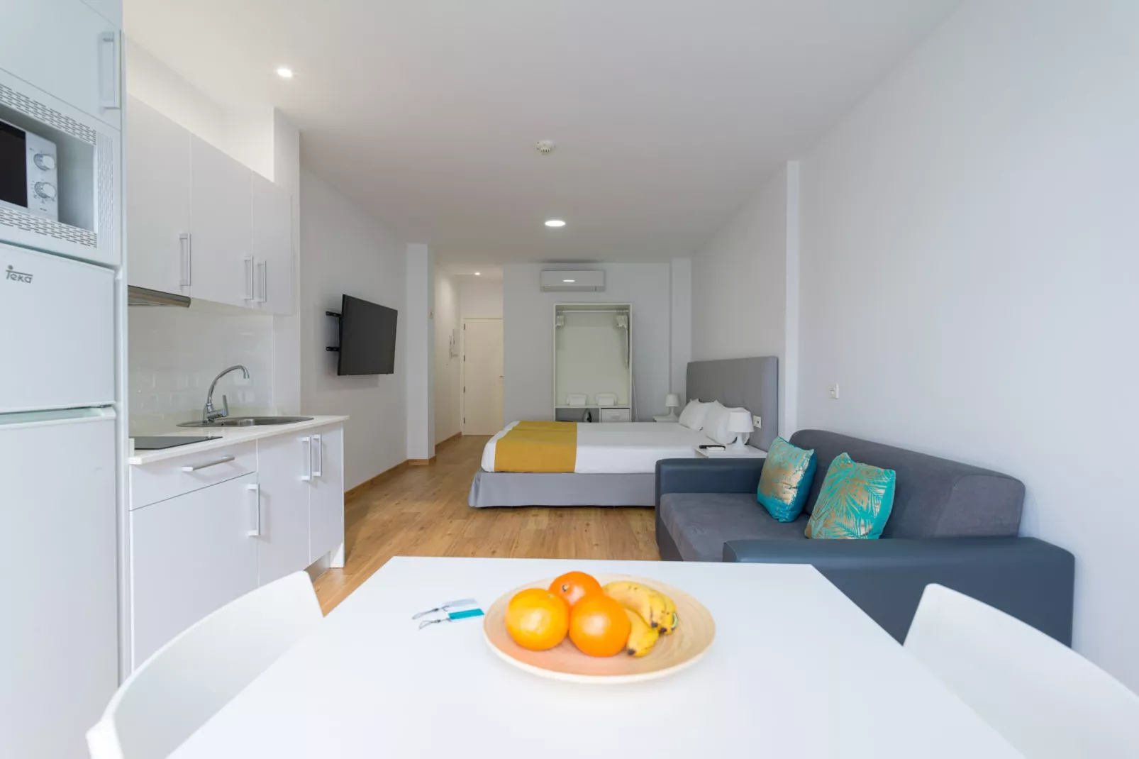 OK Las Canteras 5C by CanariasGetaway-Woonkamer