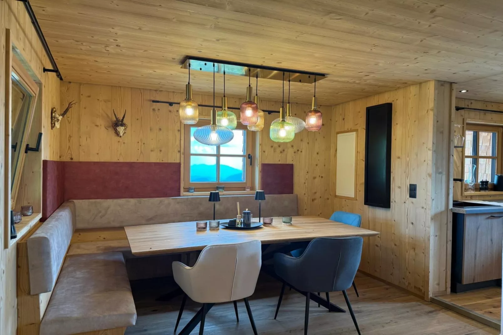 Wildschönauer Panoramahütte-Eetkamer