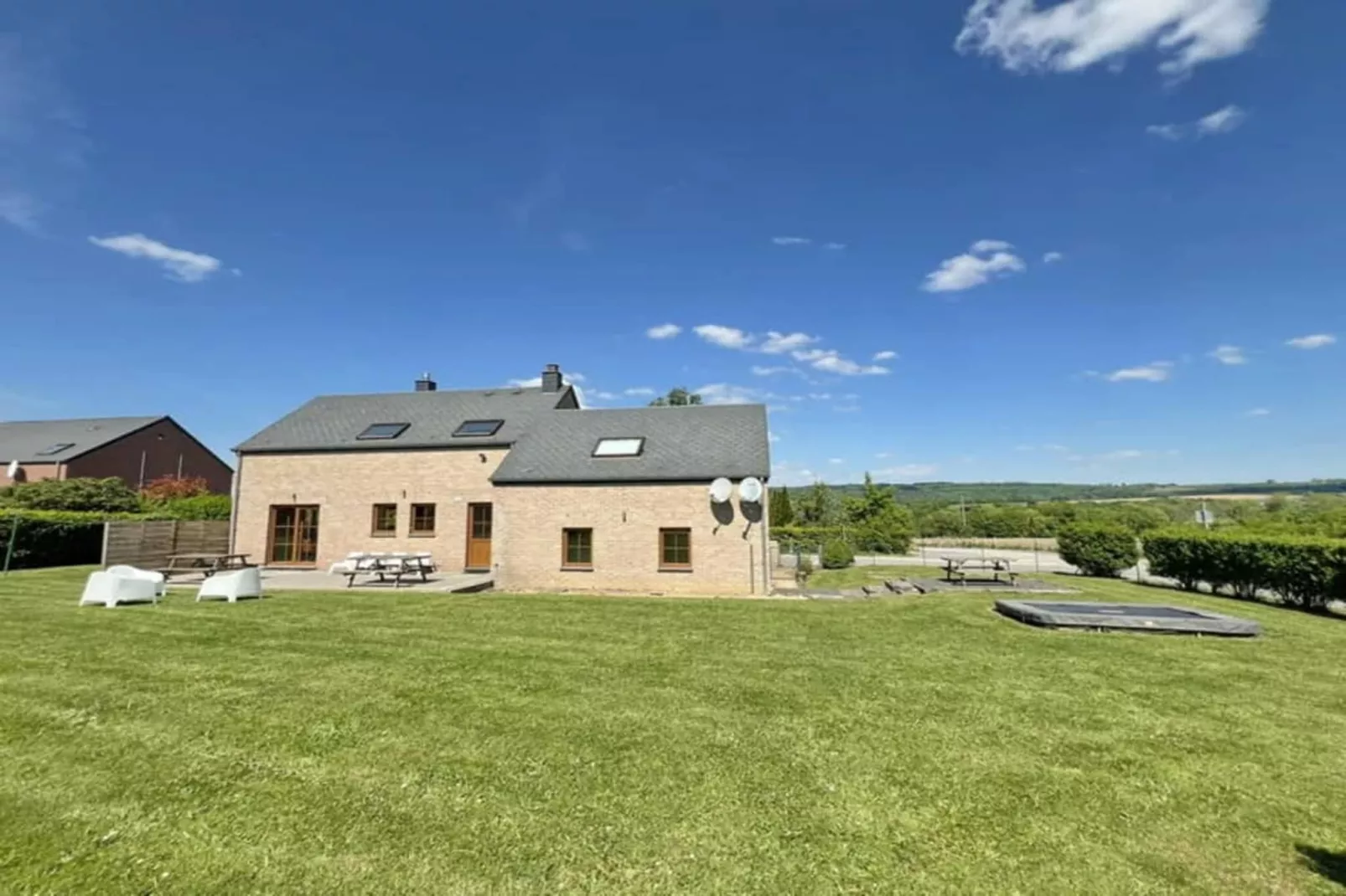 VILLA MARIE FRANCINNE-Buitenkant zomer