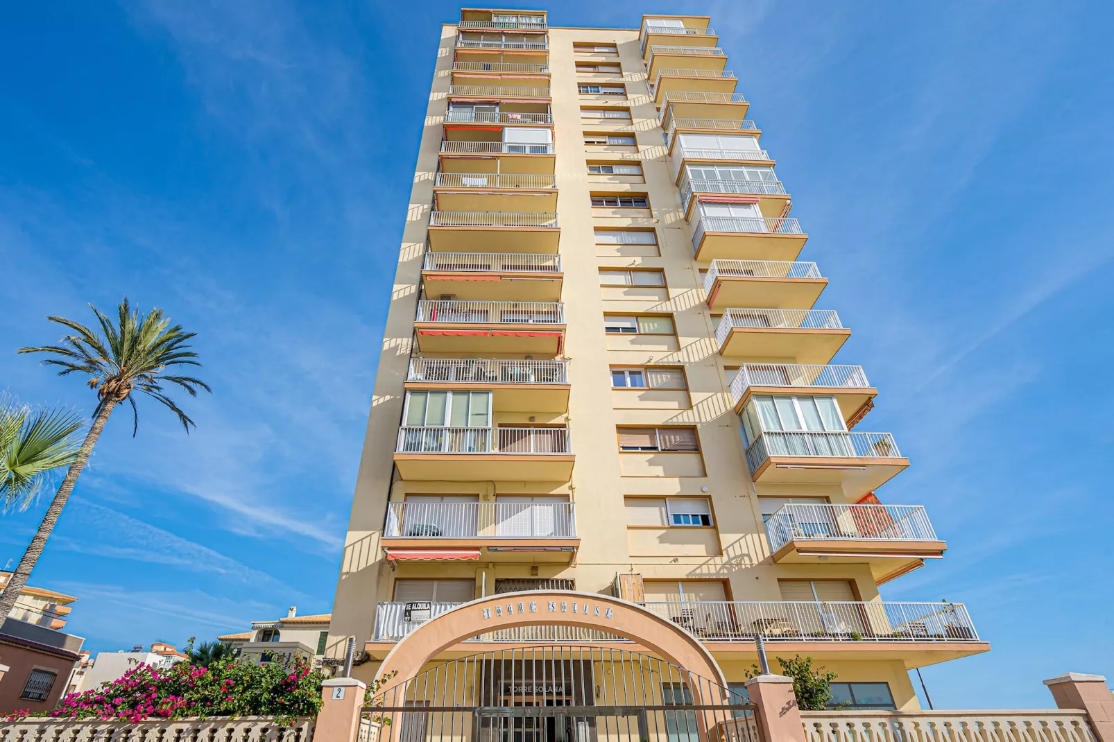 APARTAMENTO 1 LINEA-Buitenkant zomer