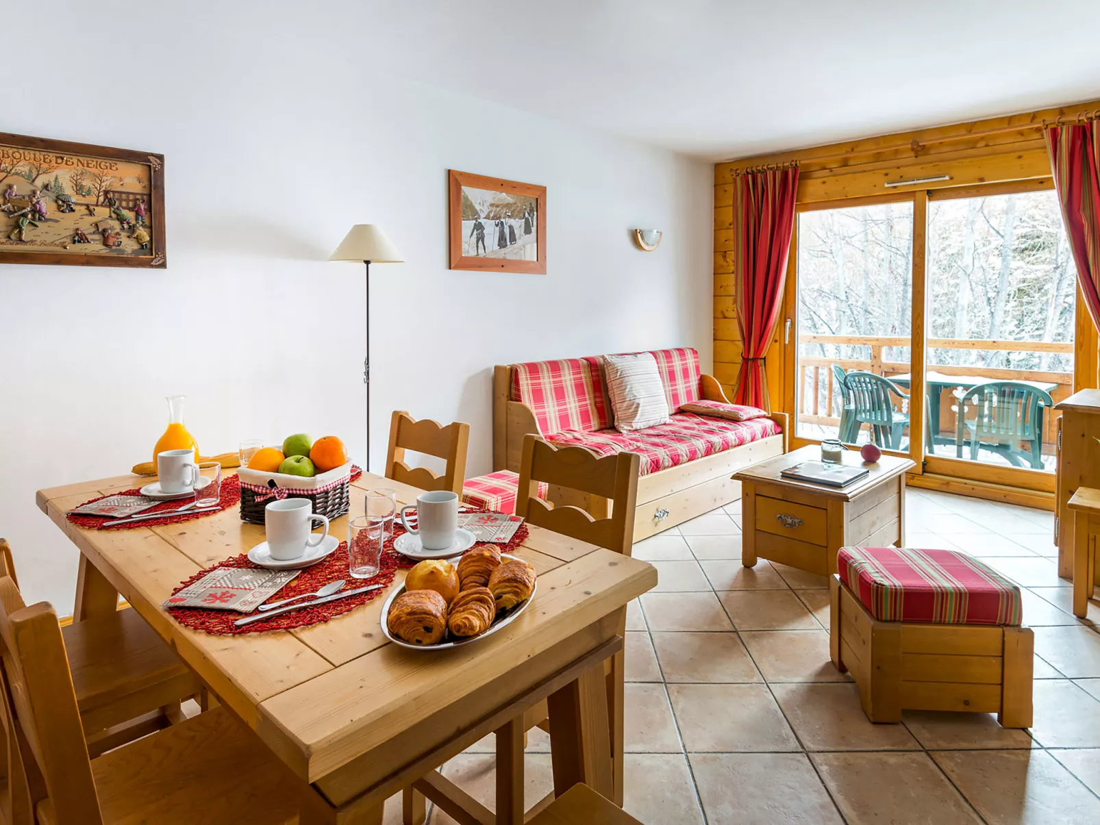 Le Hameau du Rocher Blanc-Binnen